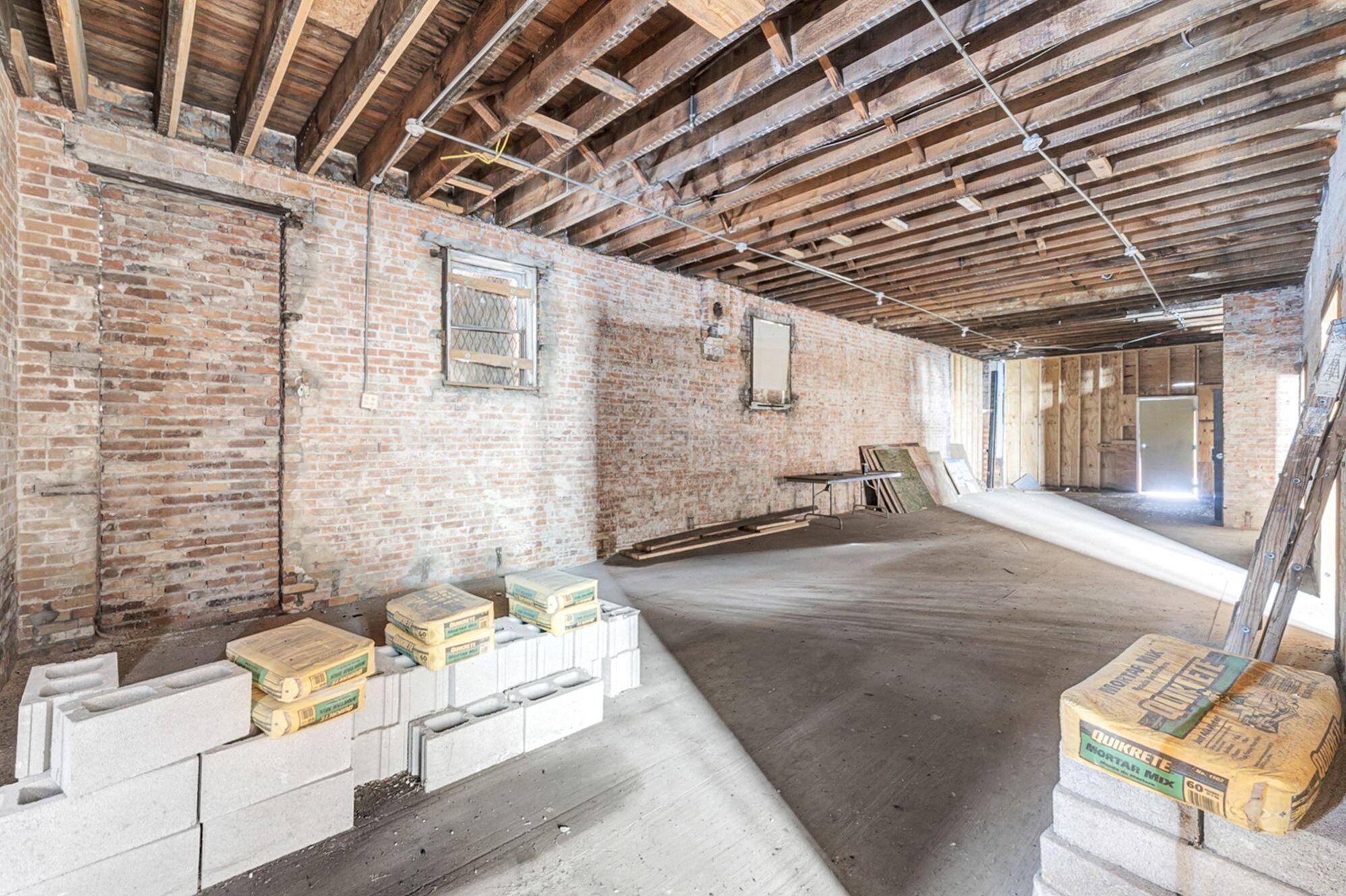 941 W Broad Street Property Photo 8