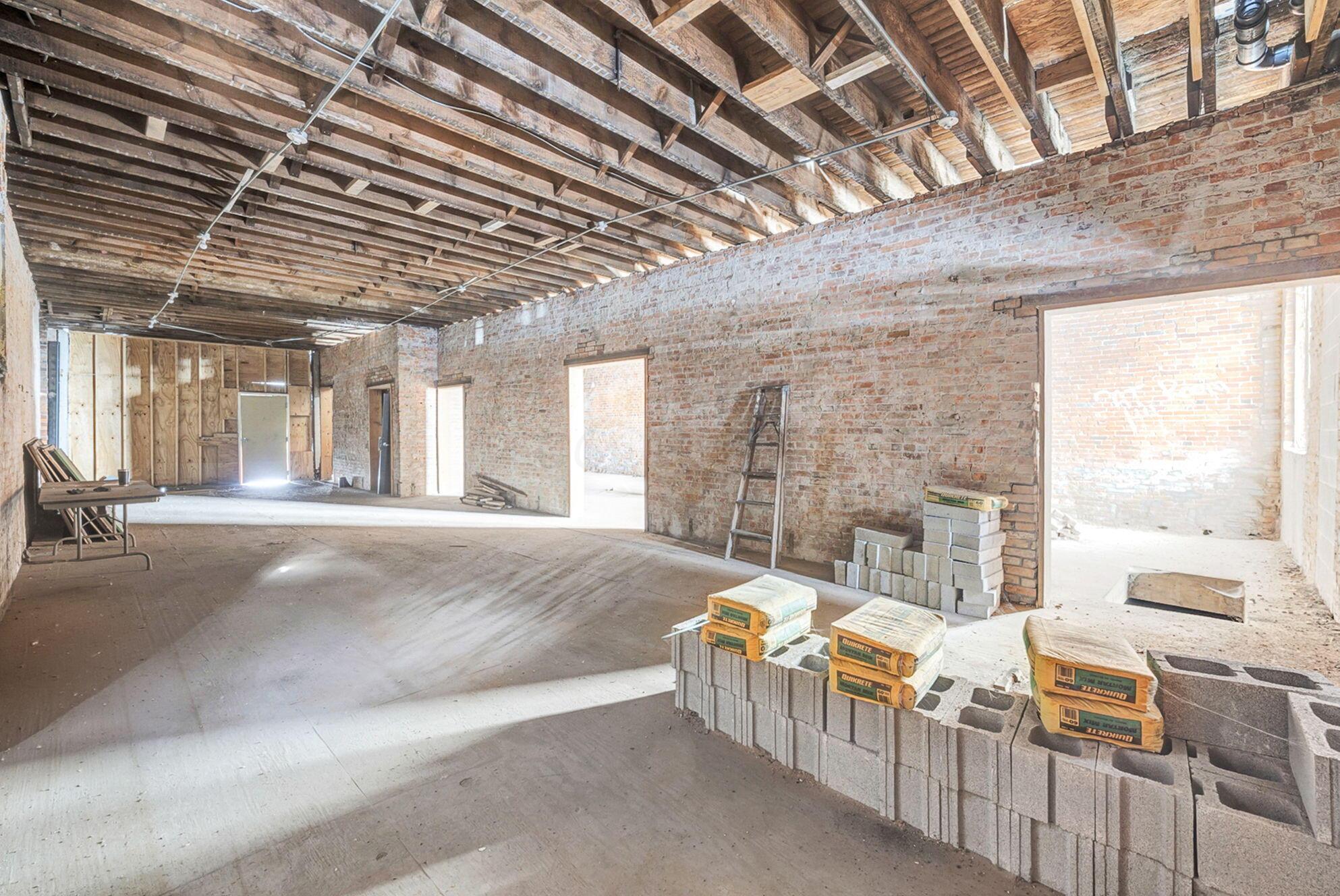 941 W Broad Street Property Photo 10