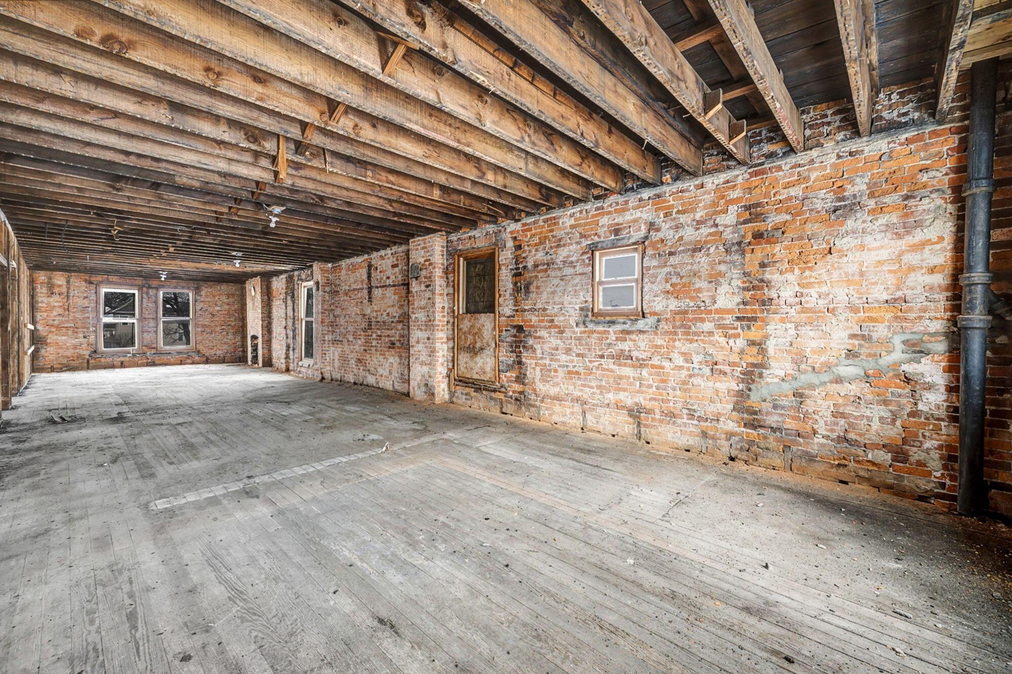941 W Broad Street Property Photo 23