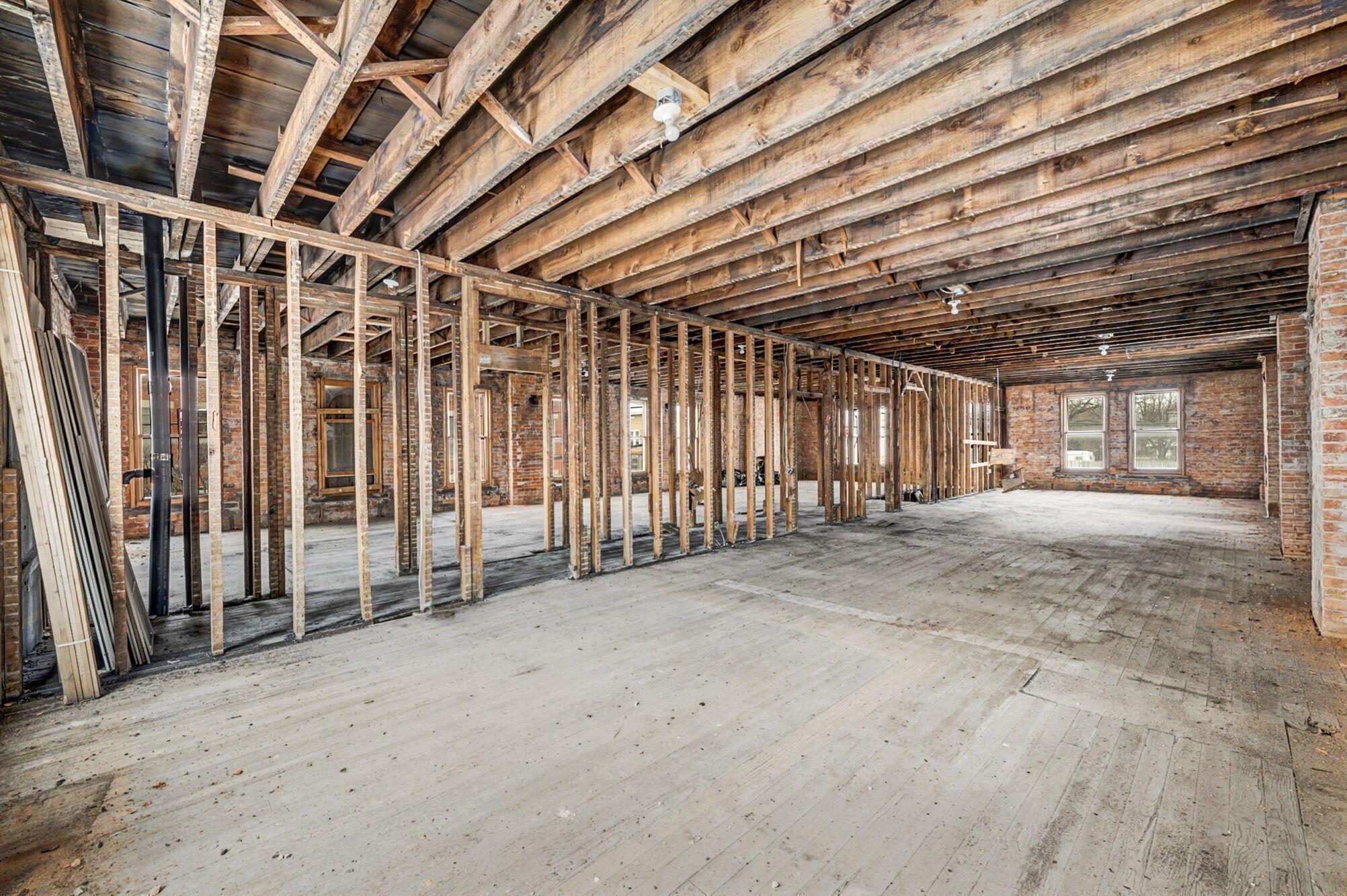 941 W Broad Street Property Photo 25
