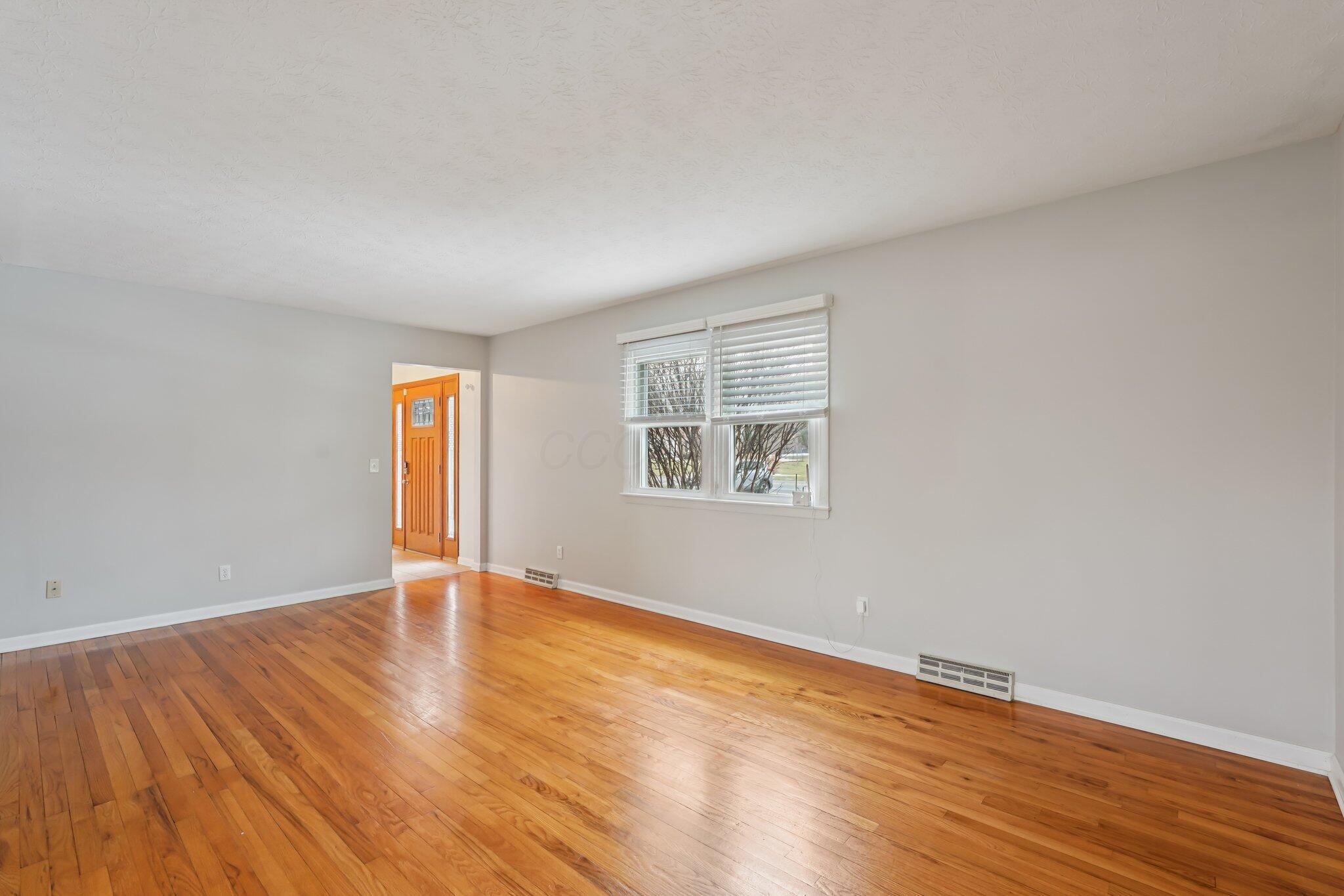 5644 Linworth Road Property Photo 3