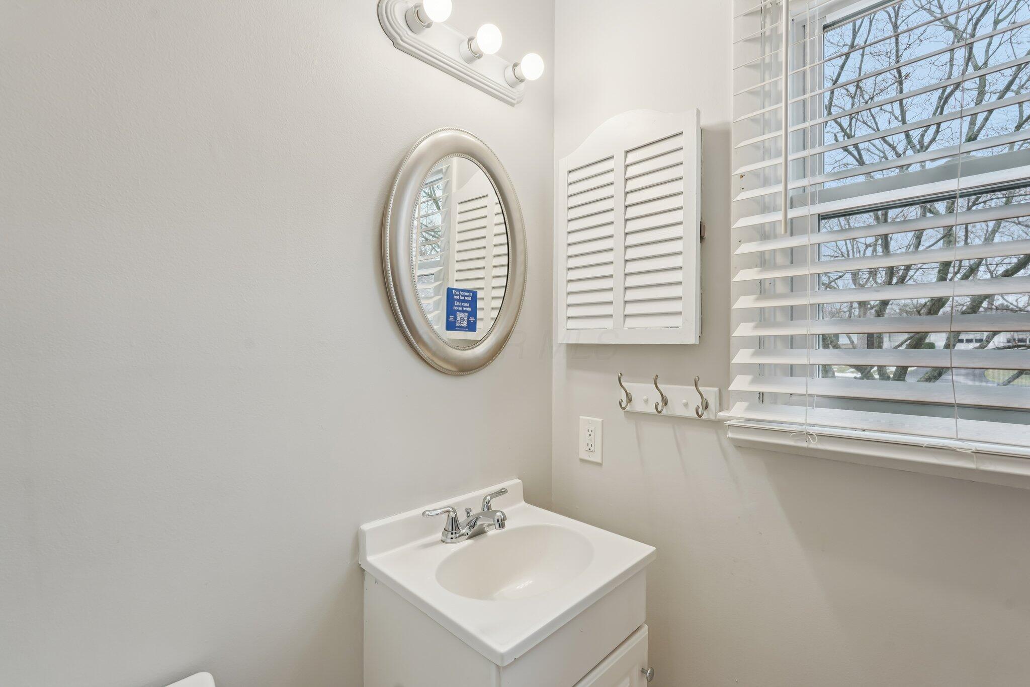 5644 Linworth Road Property Photo 9