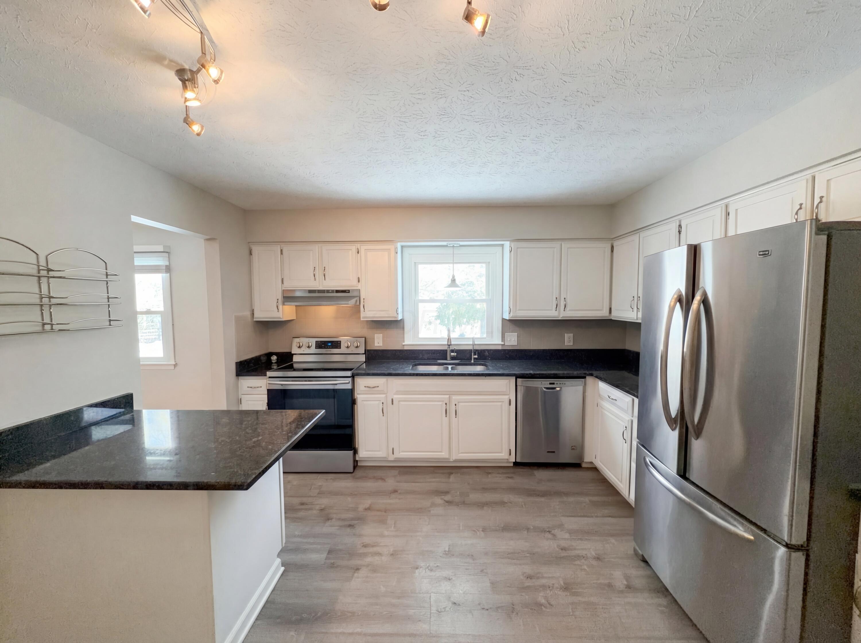 5644 Linworth Road Property Photo 10