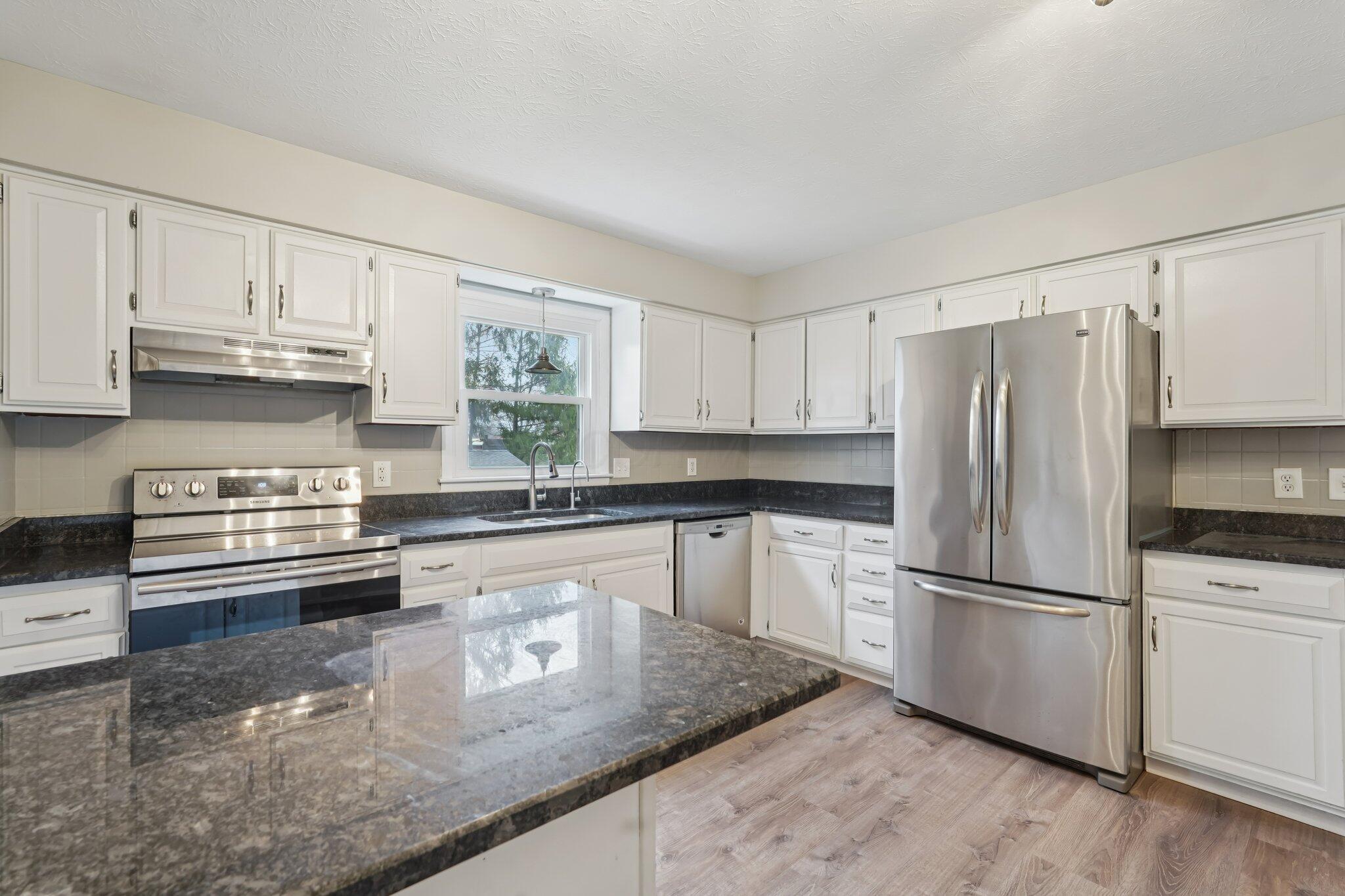 5644 Linworth Road Property Photo 11