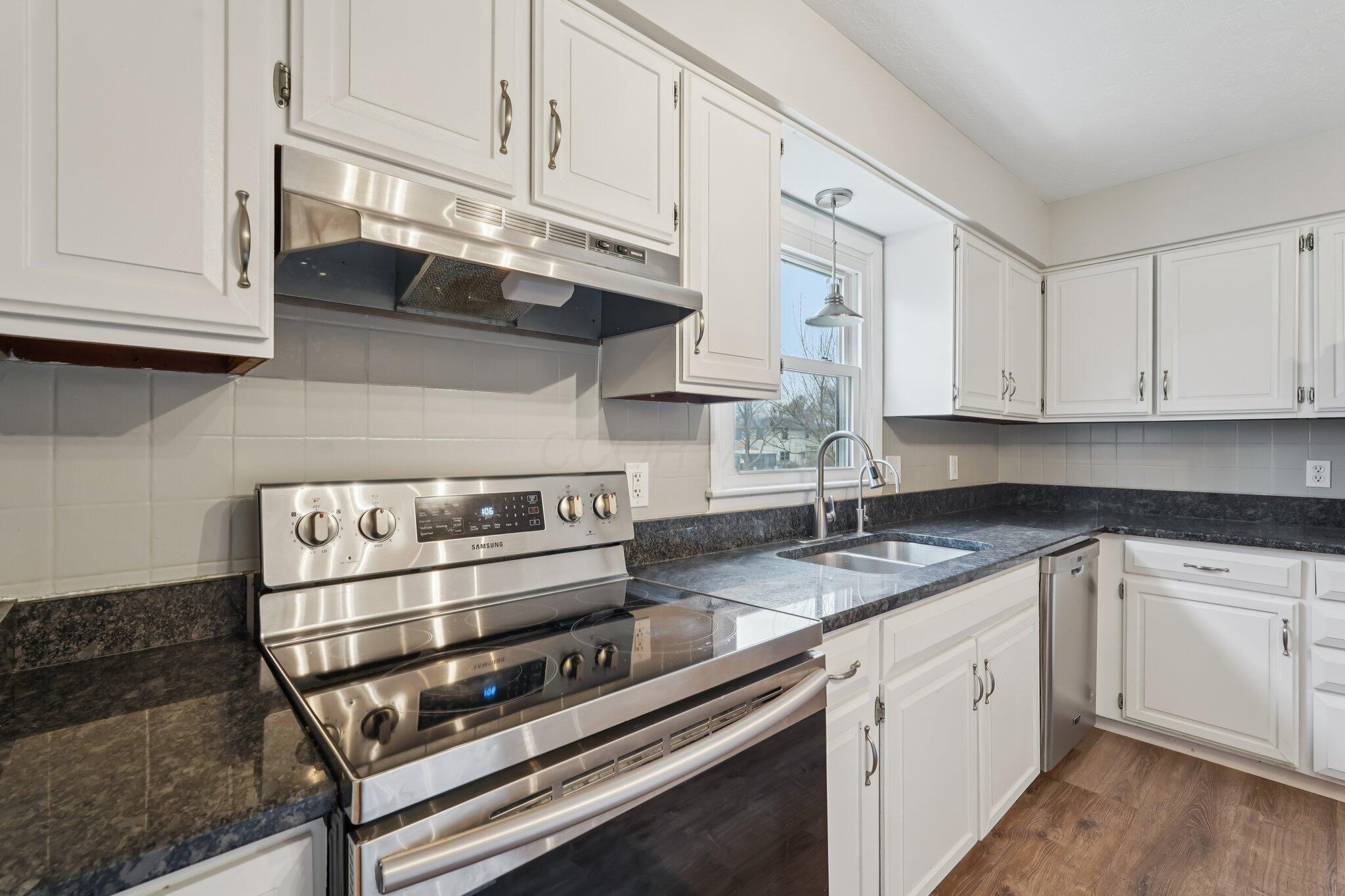 5644 Linworth Road Property Photo 12