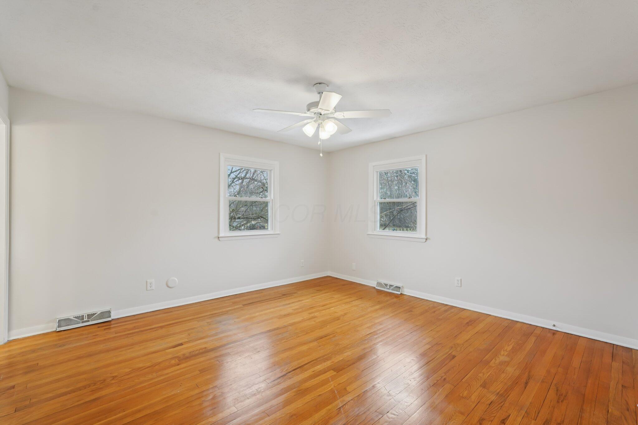 5644 Linworth Road Property Photo 14