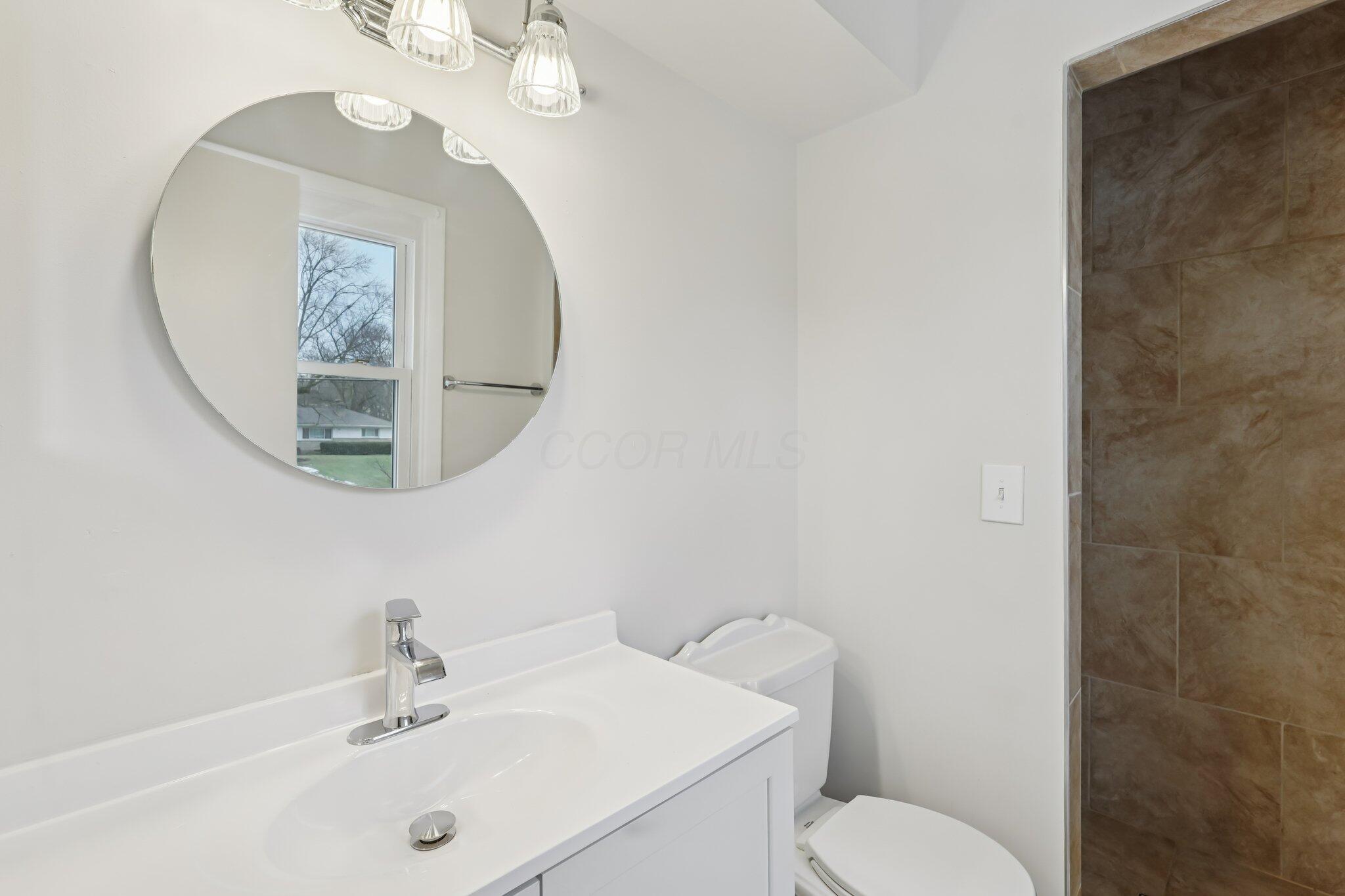 5644 Linworth Road Property Photo 17