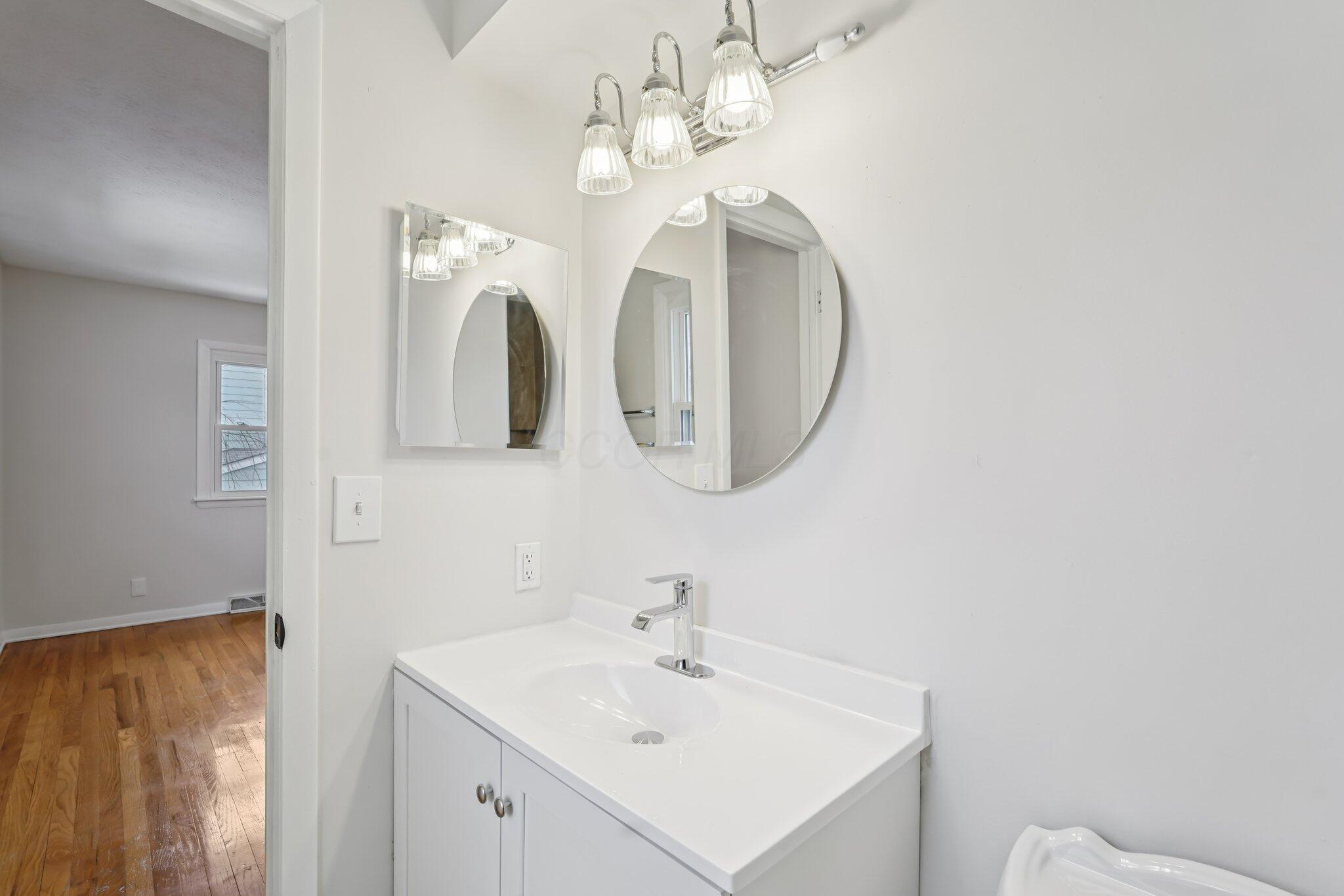 5644 Linworth Road Property Photo 18
