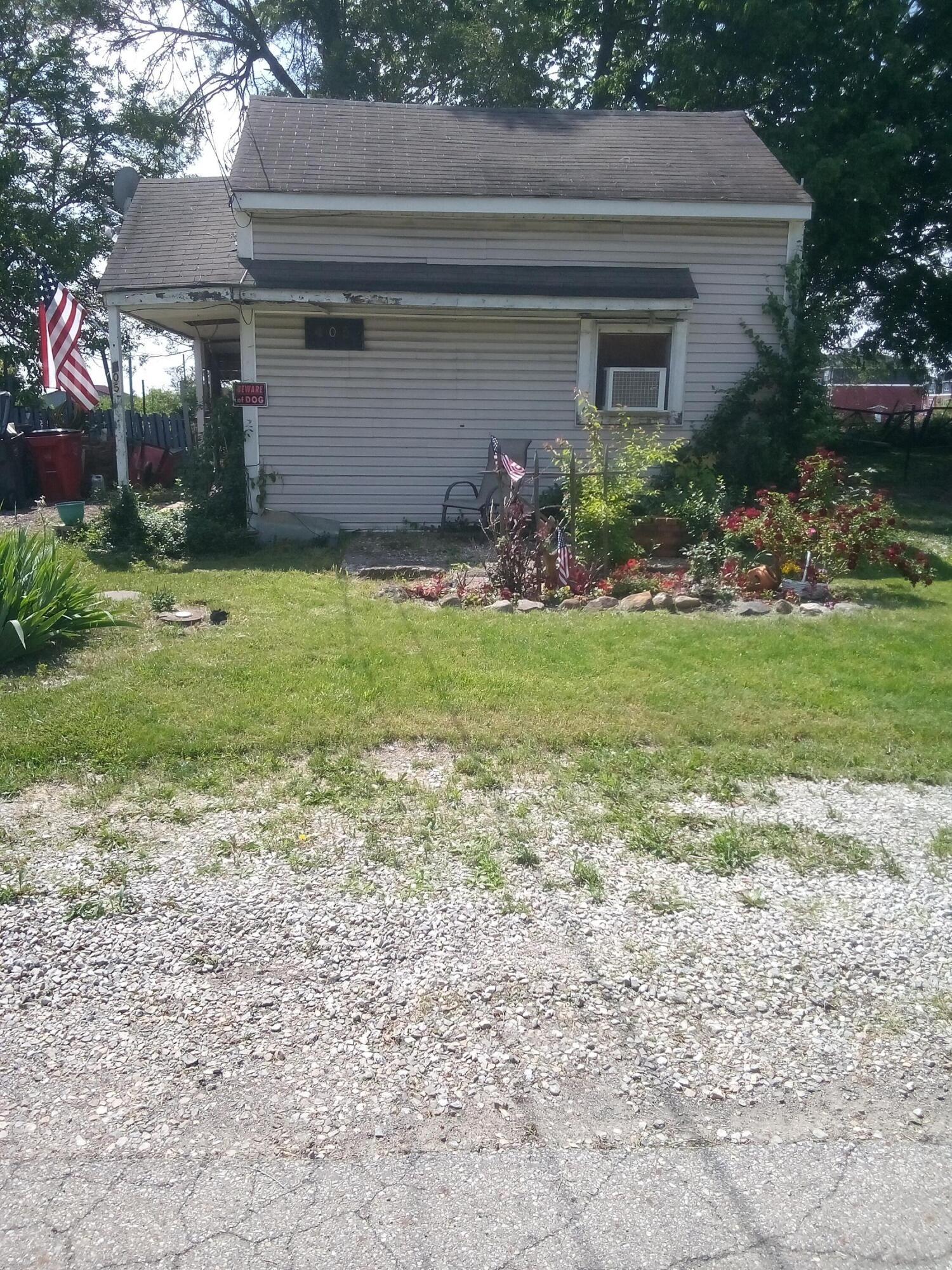 405 Hedges Street Property Photo 6