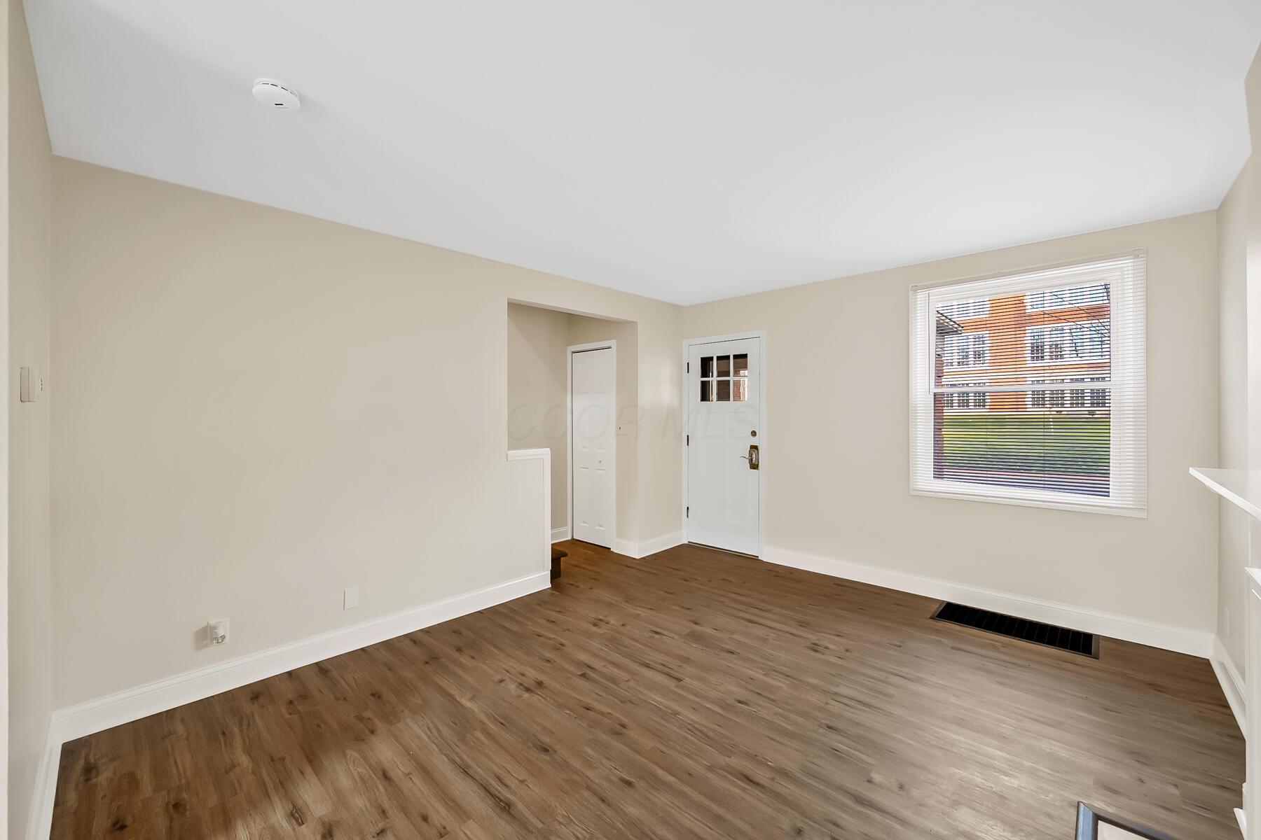 109 E Arcadia Avenue Property Photo 5