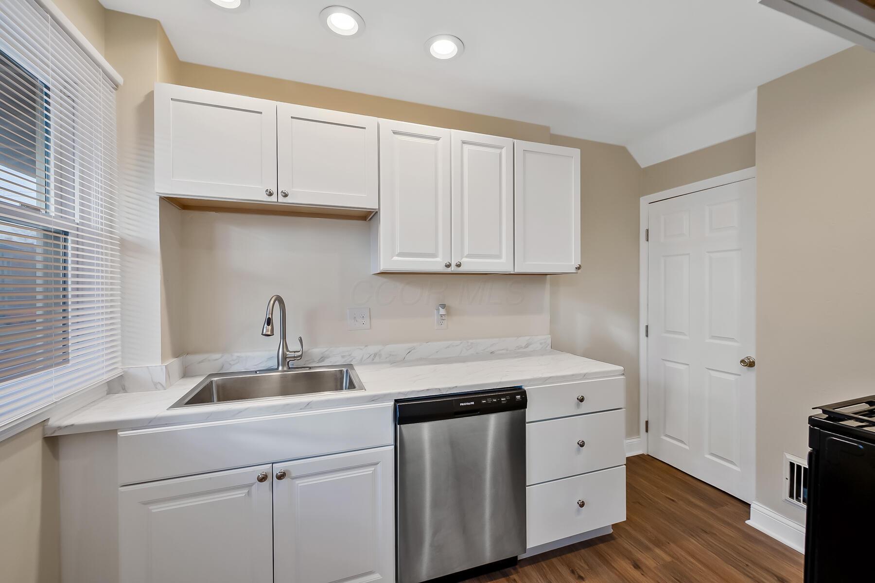 109 E Arcadia Avenue Property Photo 6
