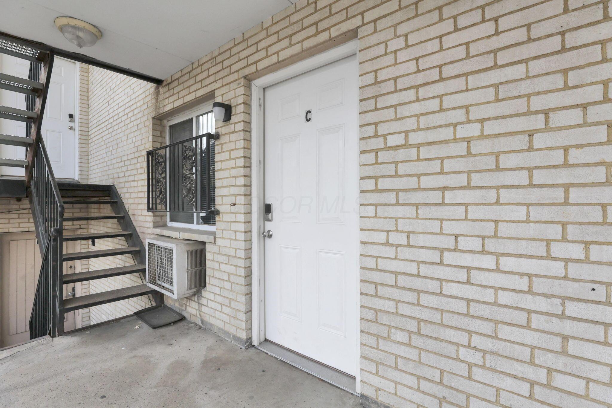 27 W 8th Avenue Property Photo 4