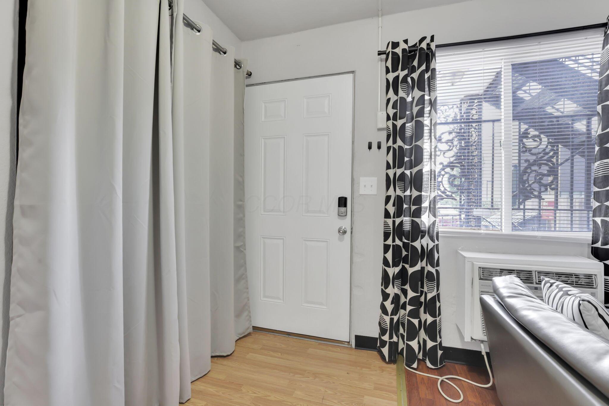 27 W 8th Avenue Property Photo 10