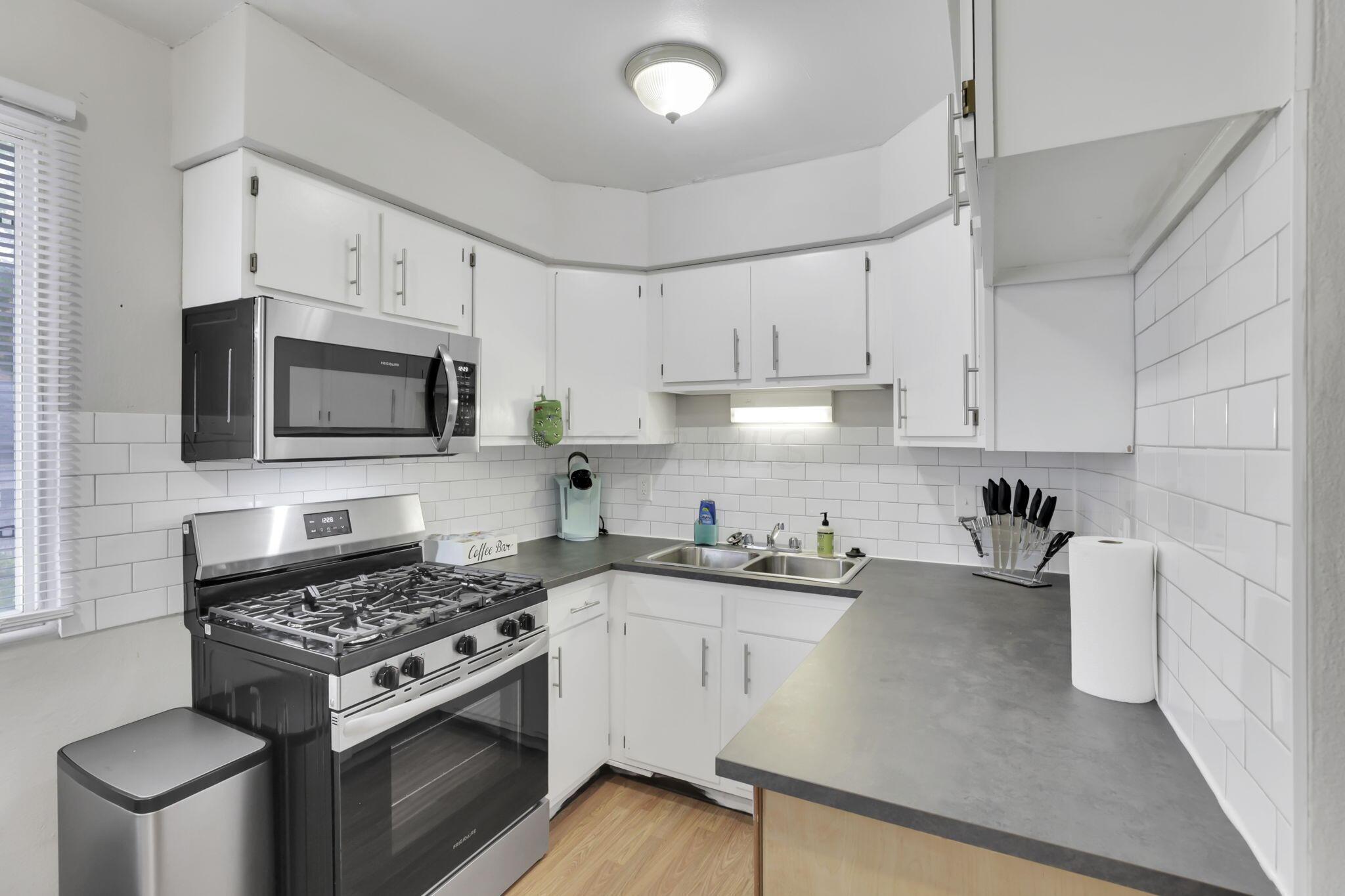 27 W 8th Avenue Property Photo 14