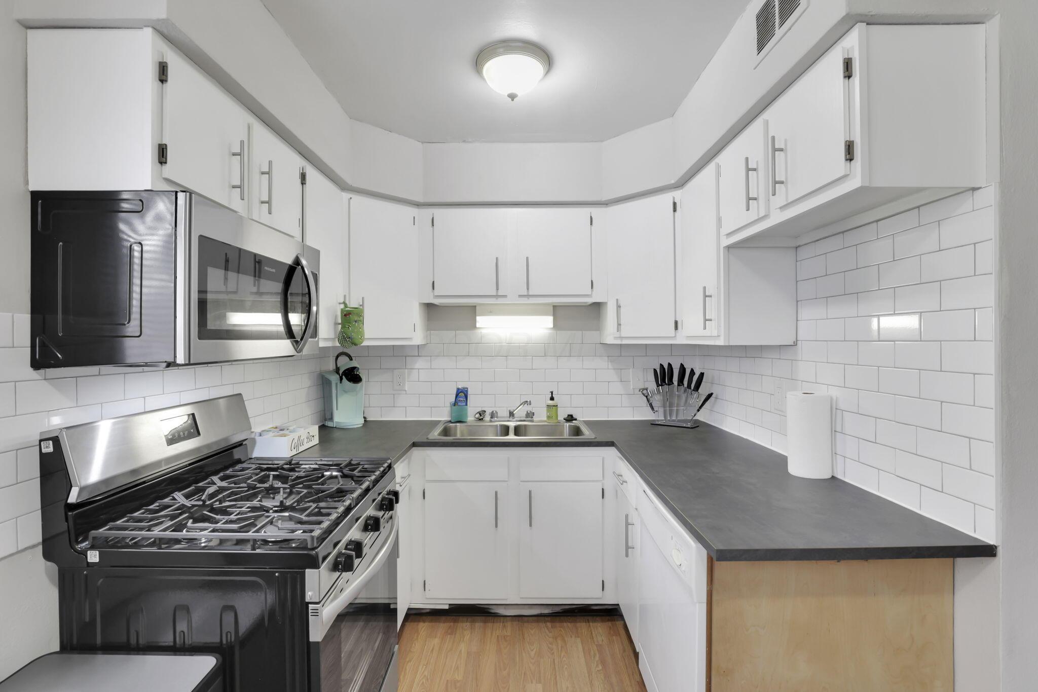 27 W 8th Avenue Property Photo 15