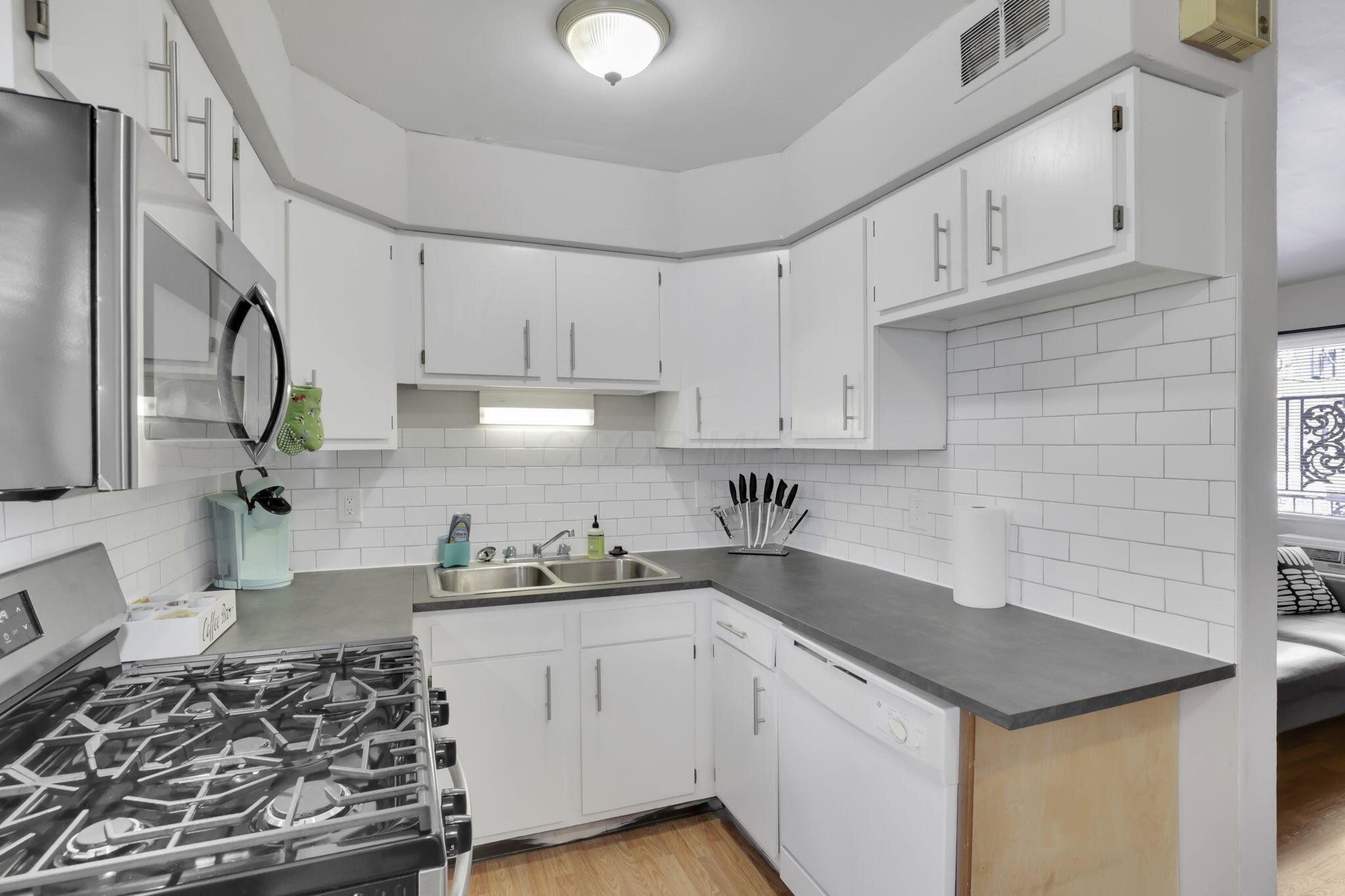 27 W 8th Avenue Property Photo 16