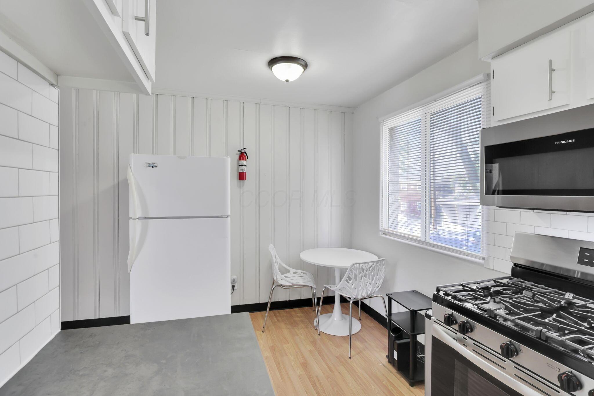 27 W 8th Avenue Property Photo 18