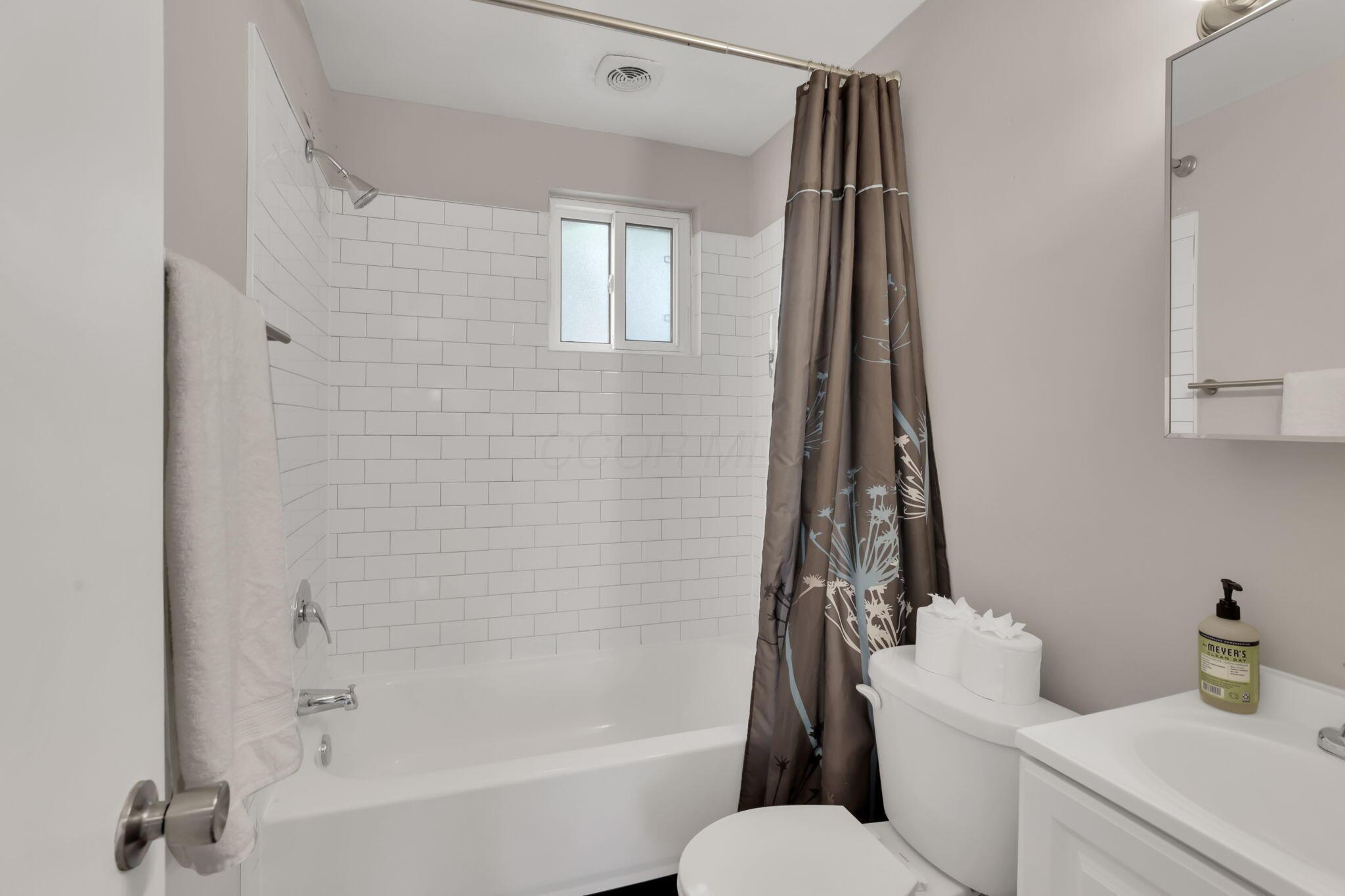27 W 8th Avenue Property Photo 34