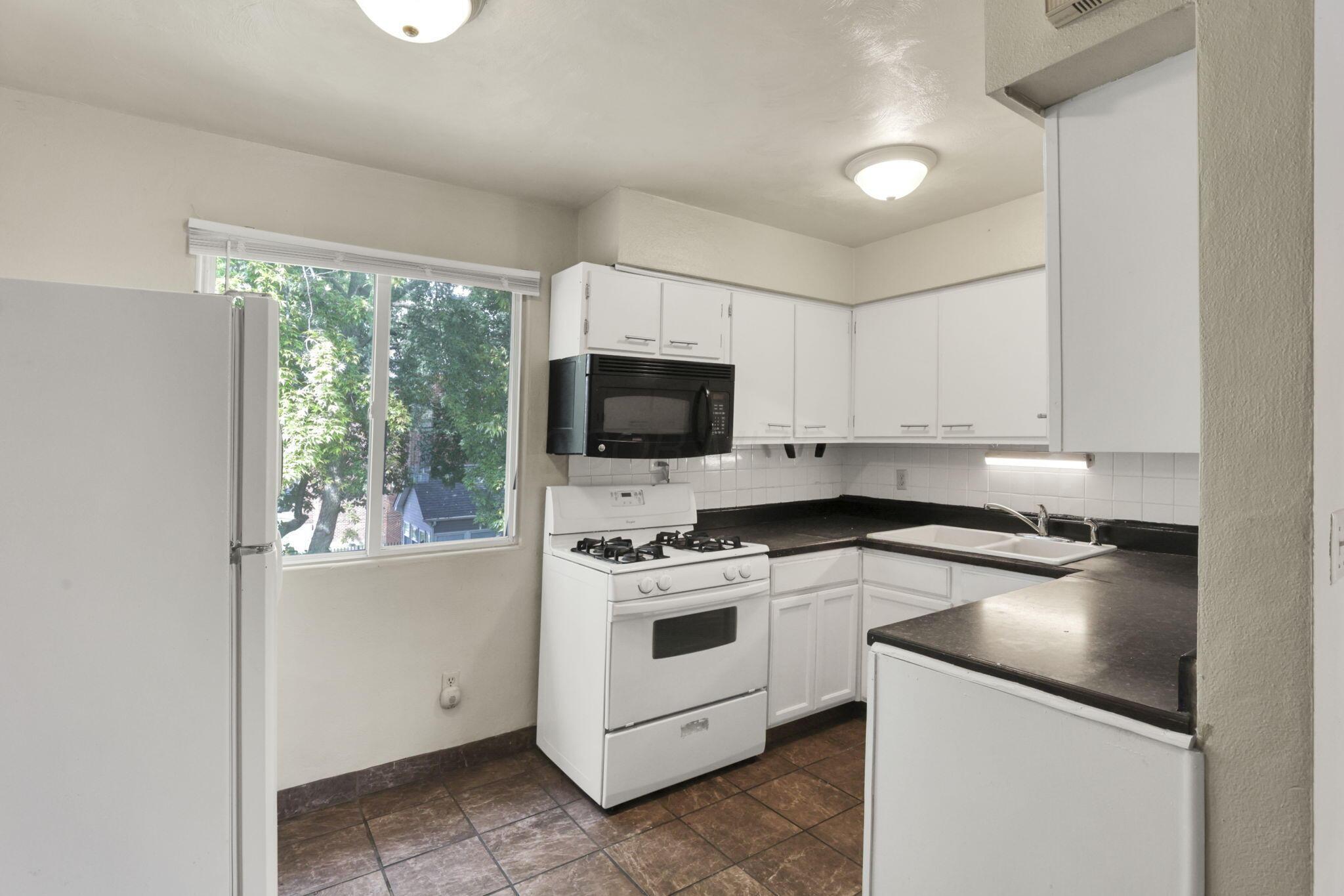 27 W 8th Avenue Property Photo 47