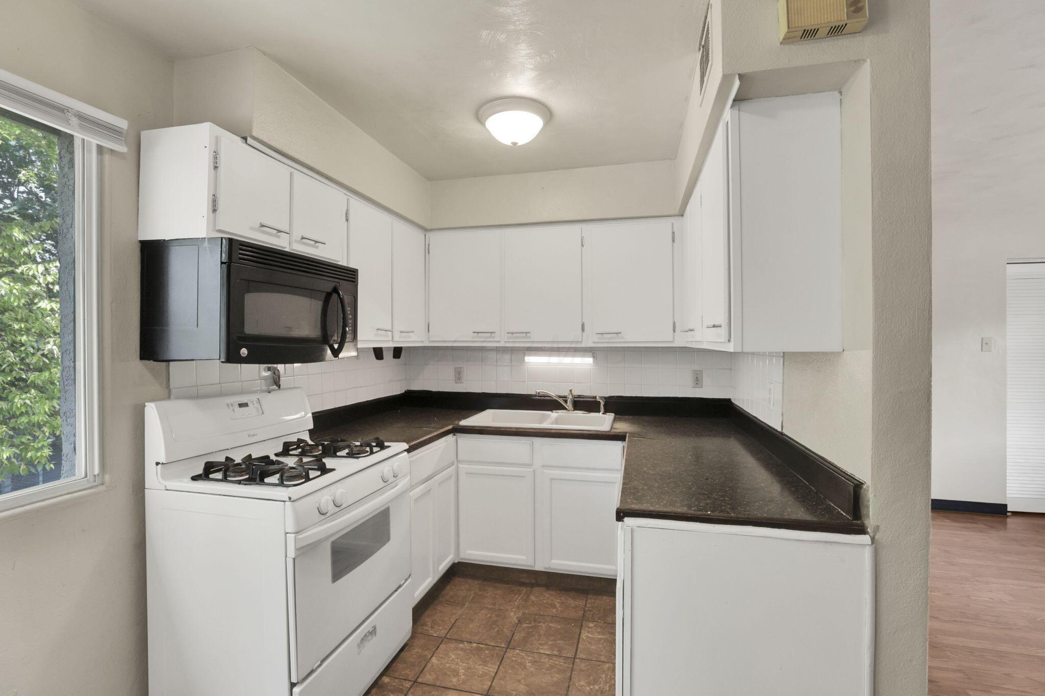 27 W 8th Avenue Property Photo 48