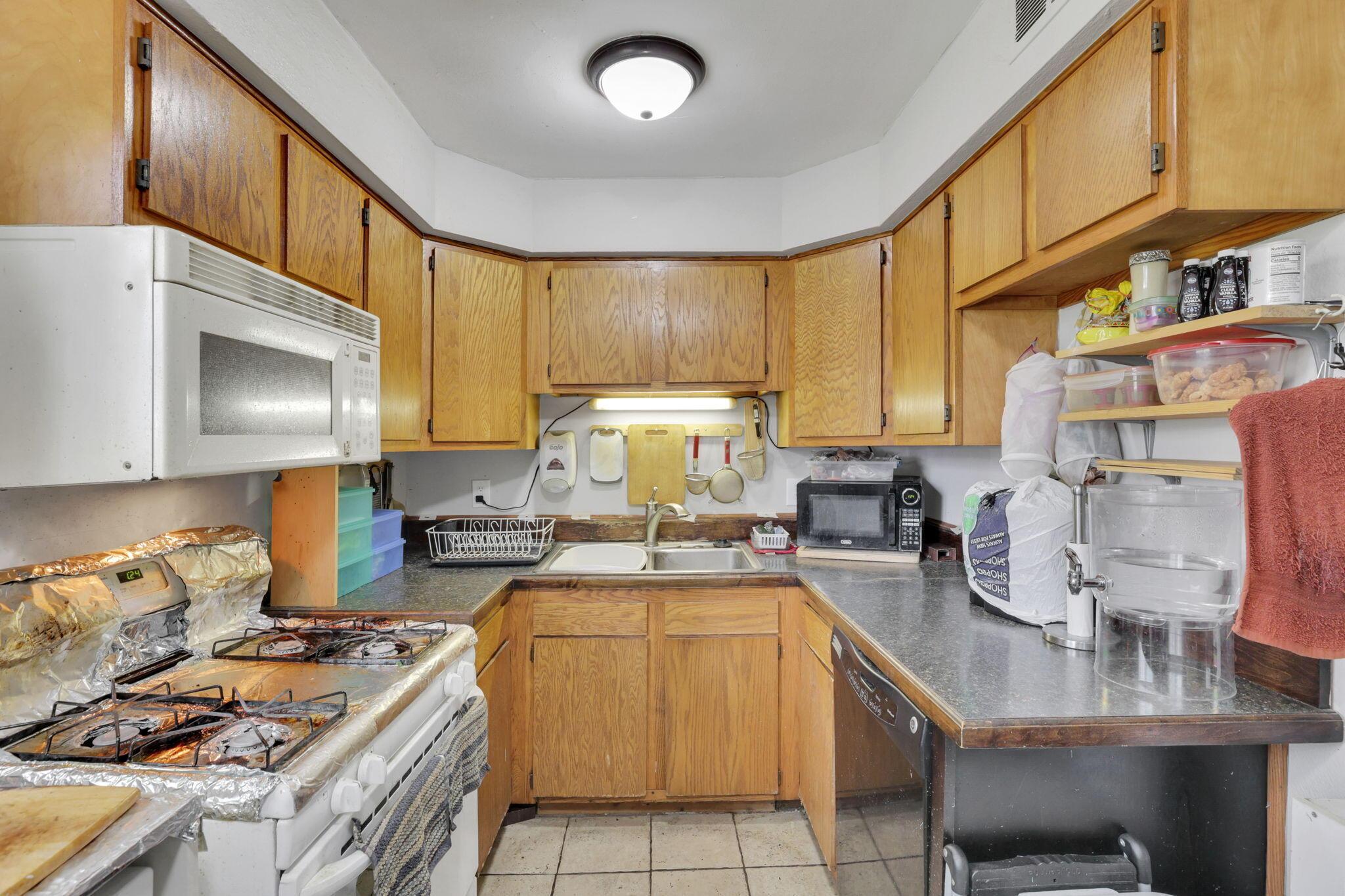 27 W 8th Avenue Property Photo 94