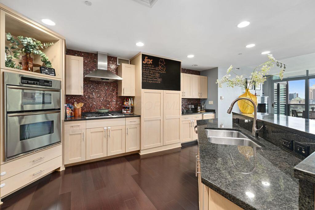1 Miranova Place, 1220 Property Photo 6