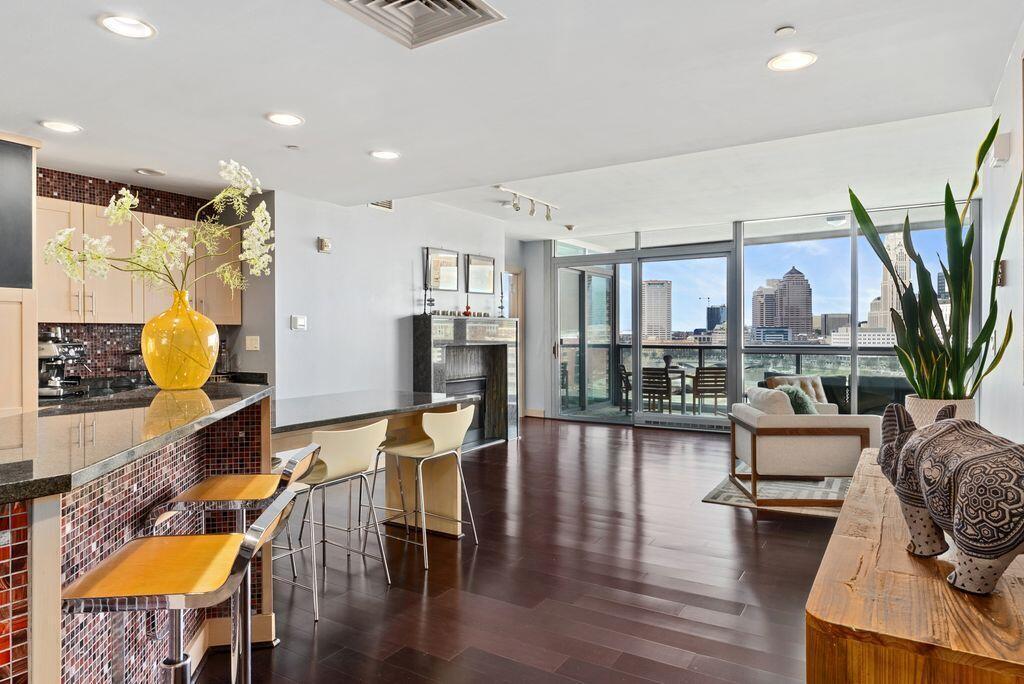 1 Miranova Place, 1220 Property Photo 7