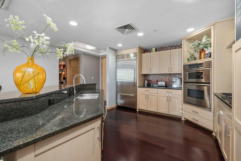 1 Miranova Place, 1220 Property Photo 8