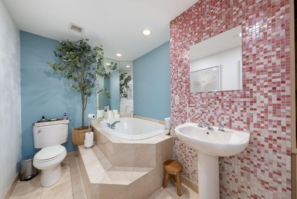 1 Miranova Place, 1220 Property Photo 11