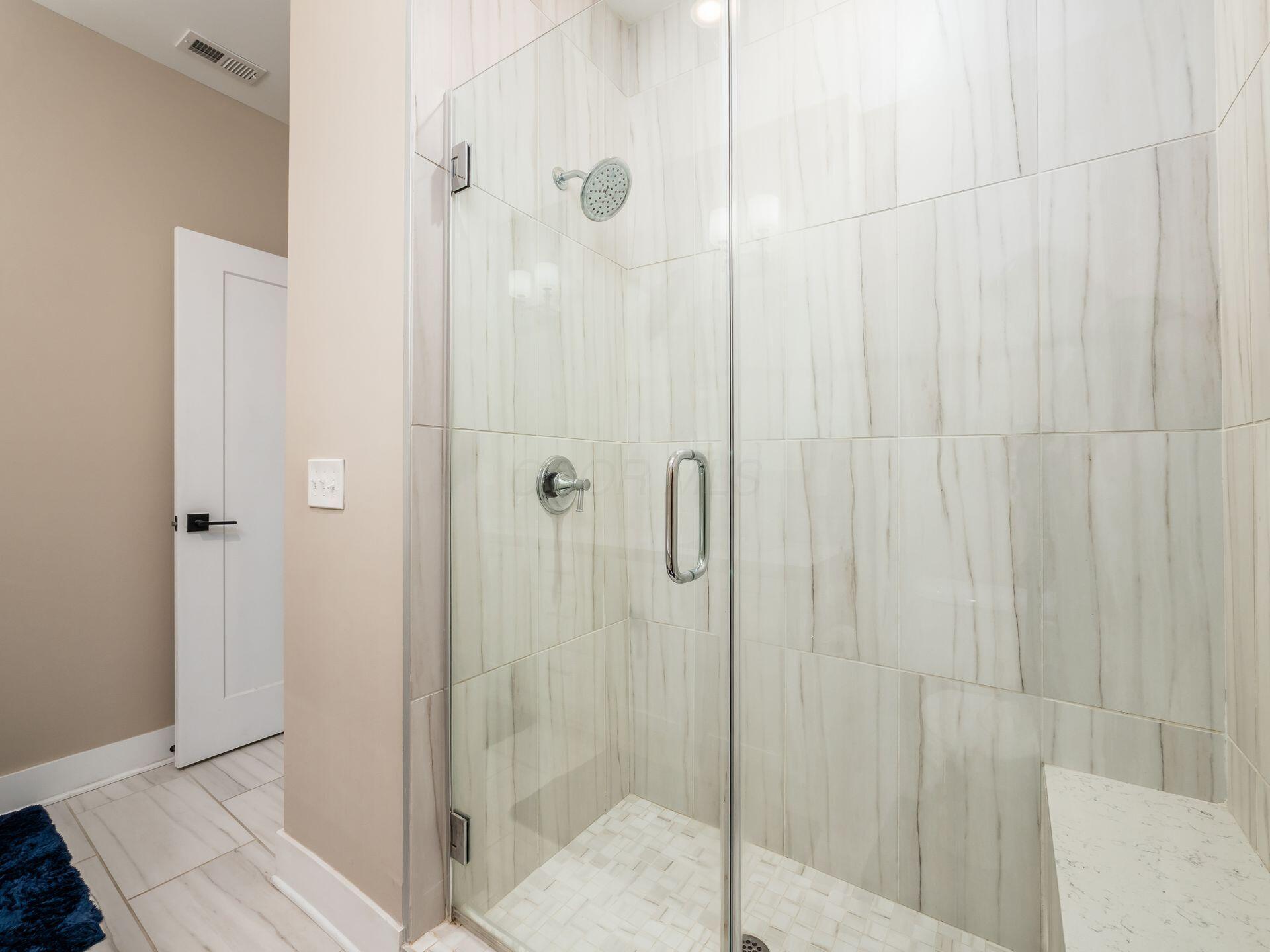 1670 E Broad Street, 309 Property Photo 21