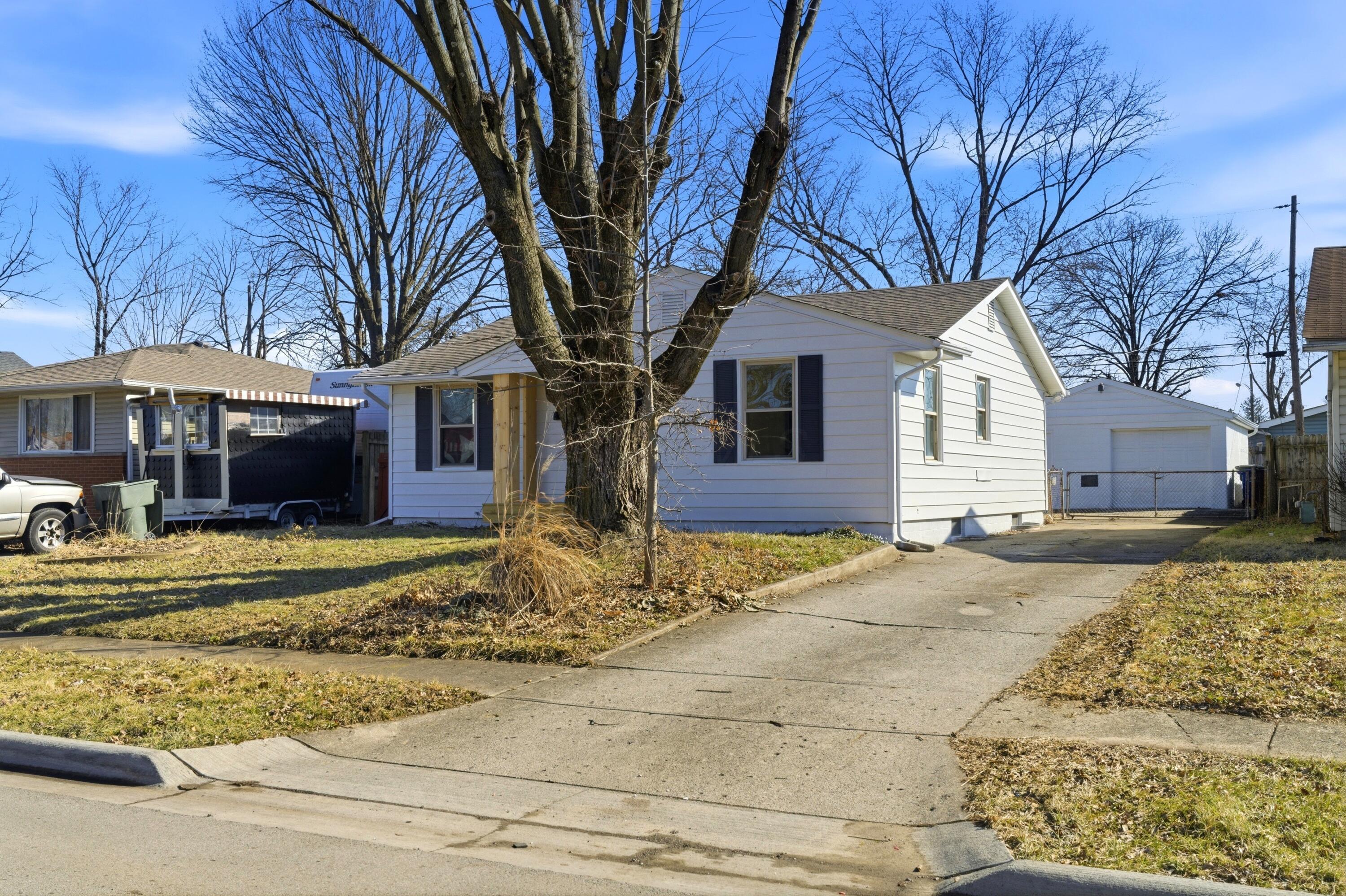 1884 Barnett Court W Property Photo 1