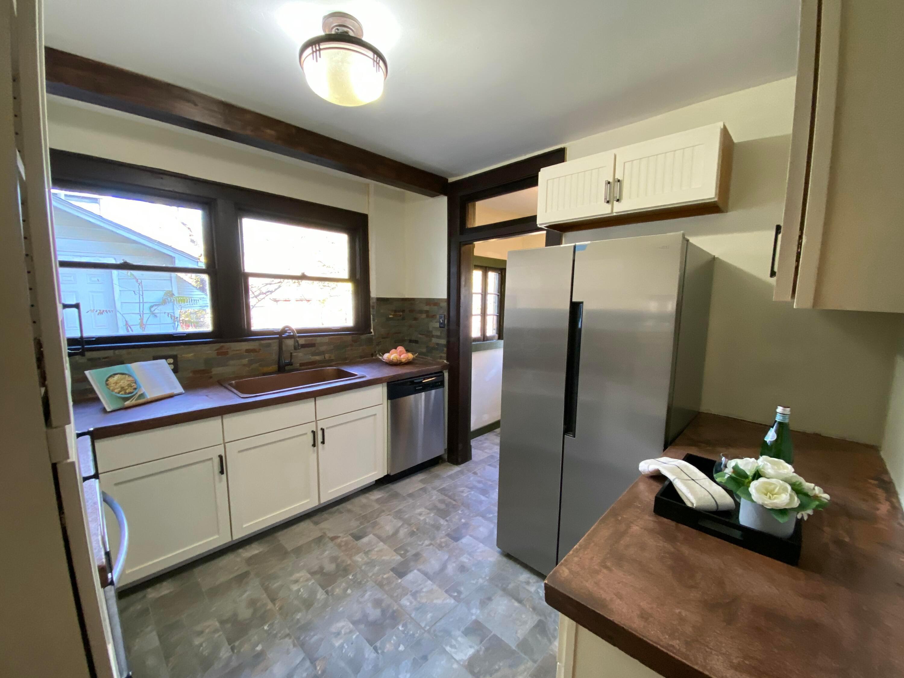 110 N Ogden Avenue Property Photo 3