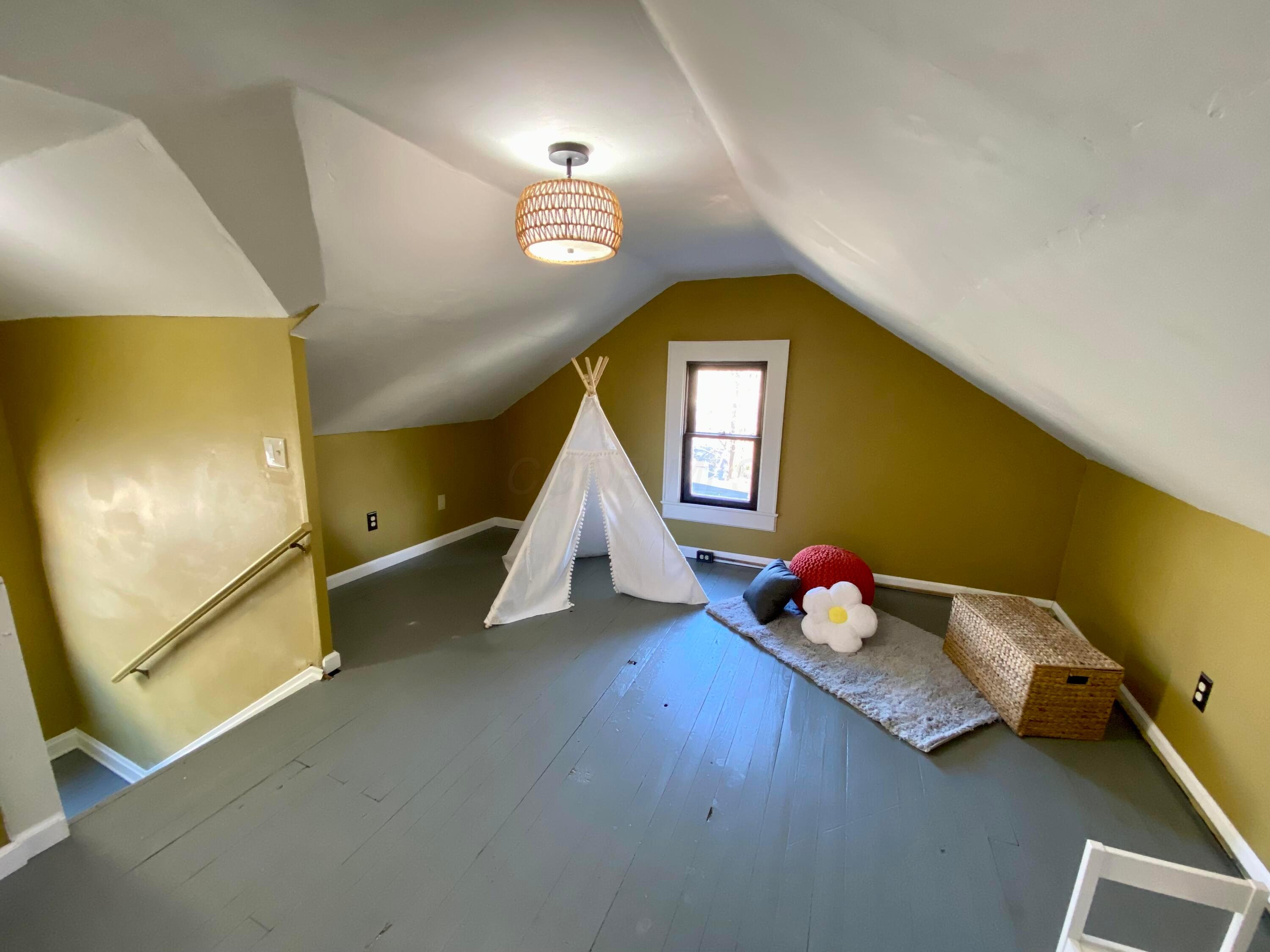 110 N Ogden Avenue Property Photo 36