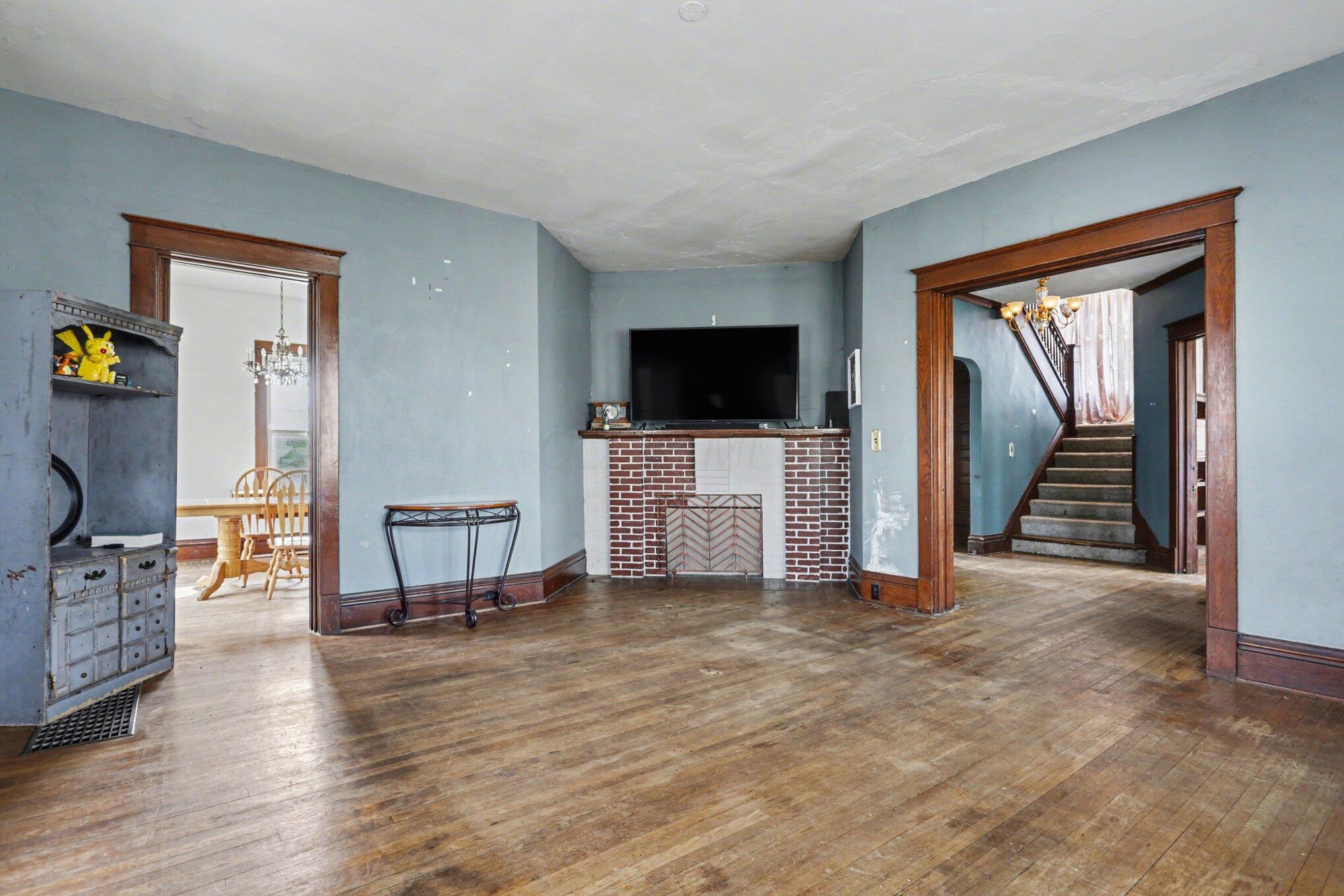 604 E Gambier Street Property Photo 6