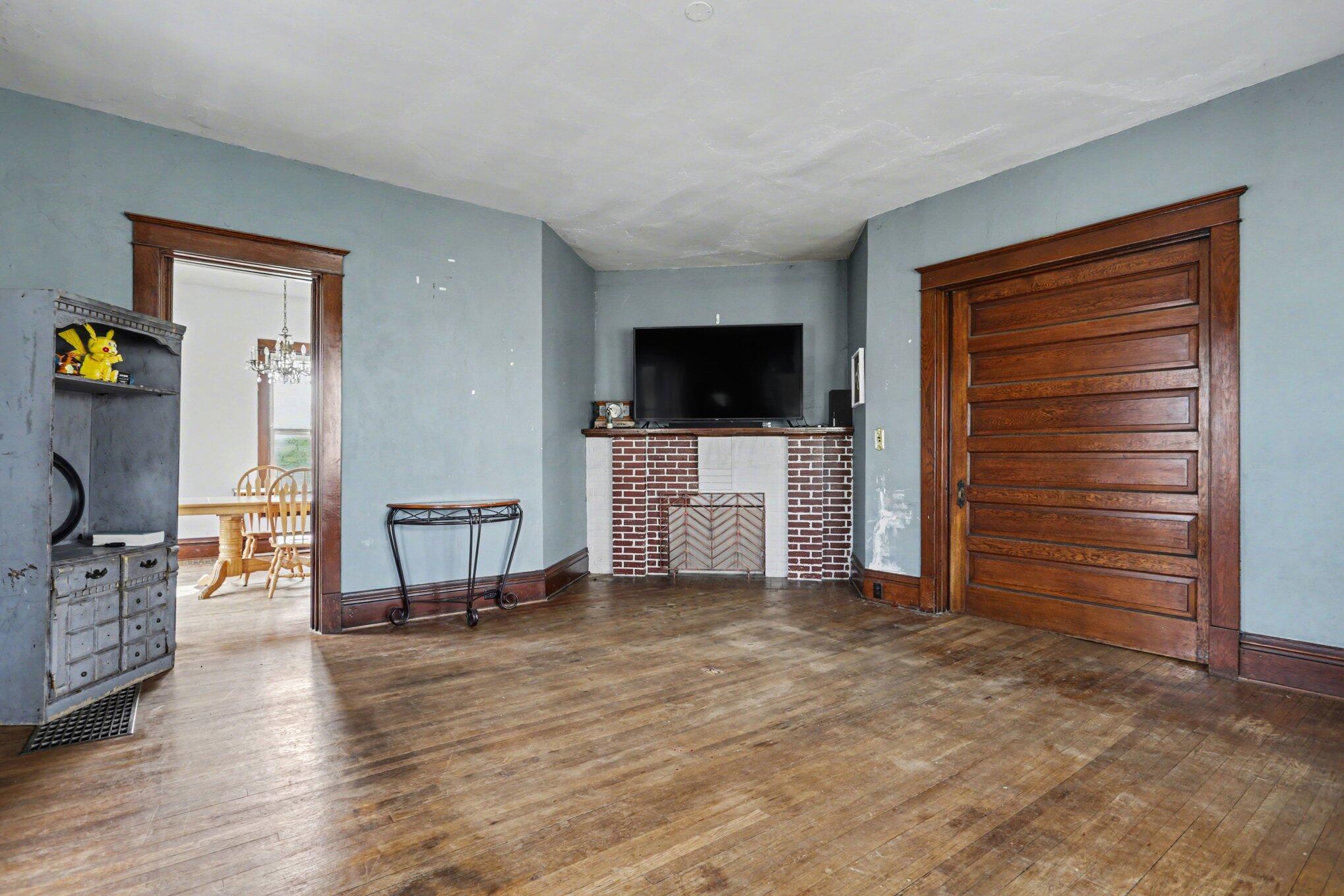 604 E Gambier Street Property Photo 7