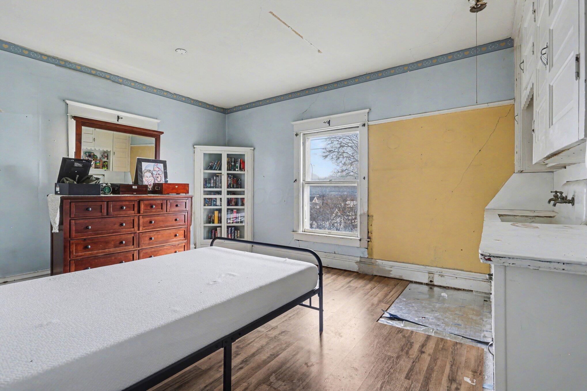604 E Gambier Street Property Photo 25