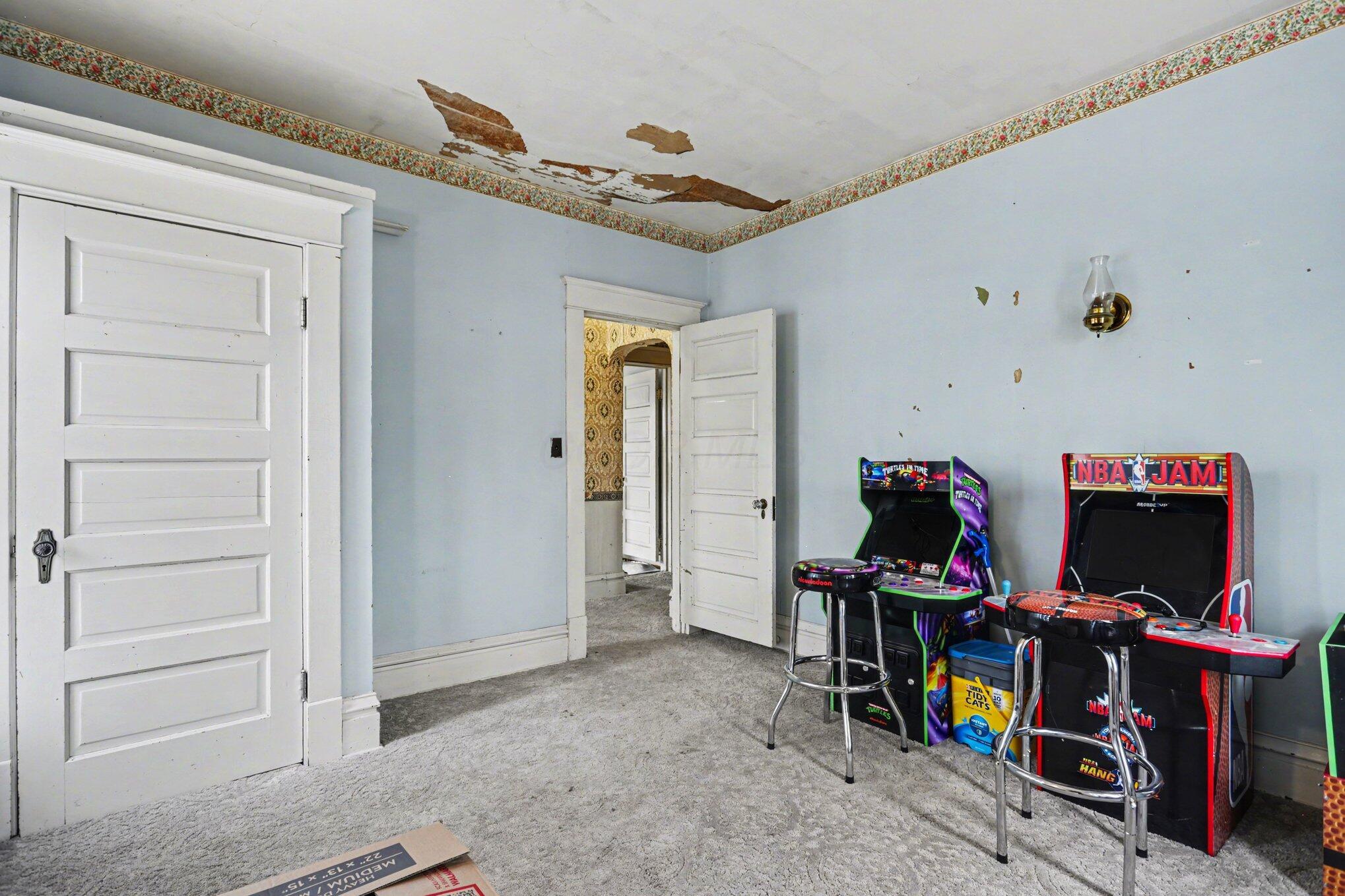 604 E Gambier Street Property Photo 26