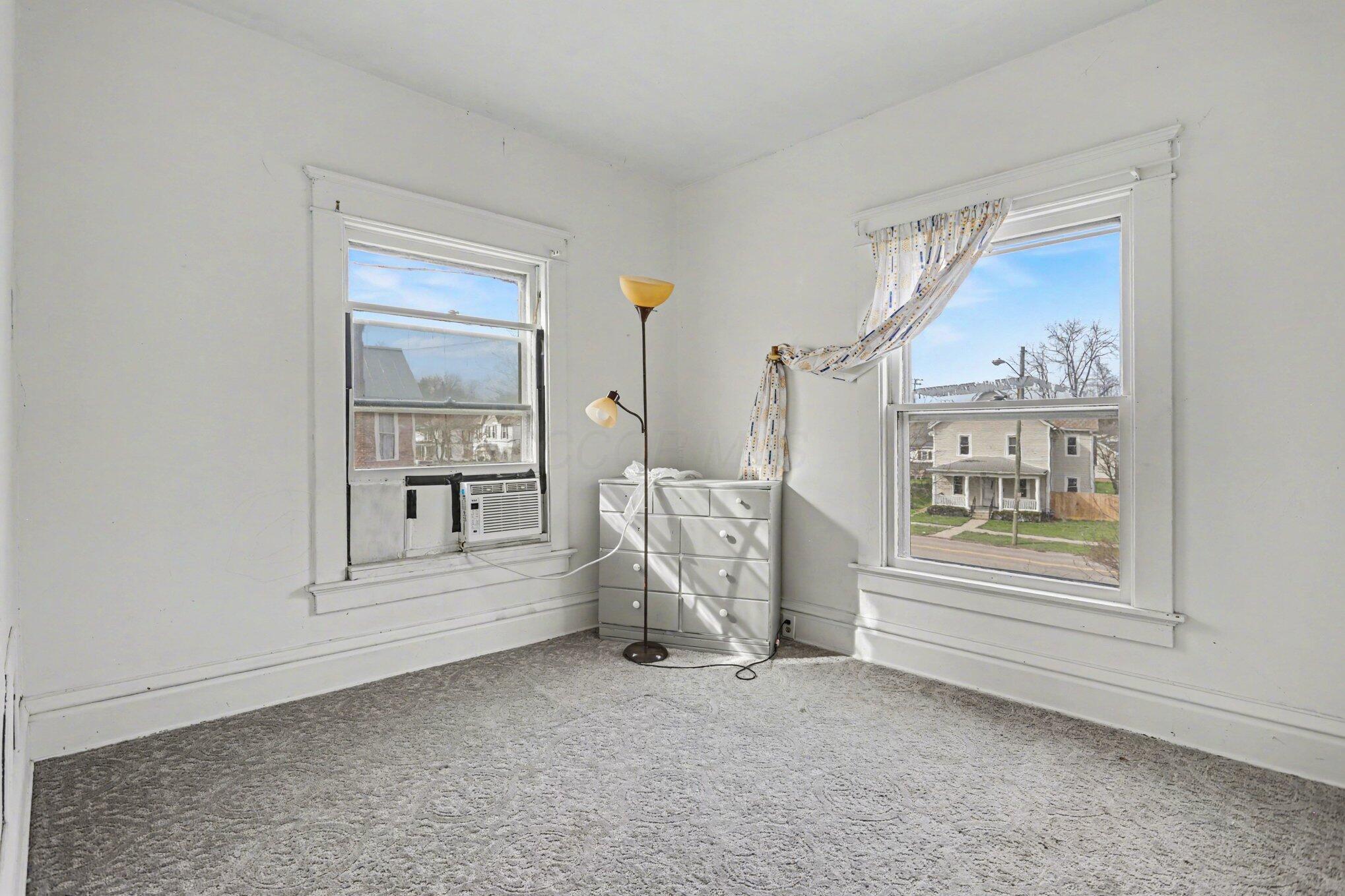604 E Gambier Street Property Photo 28