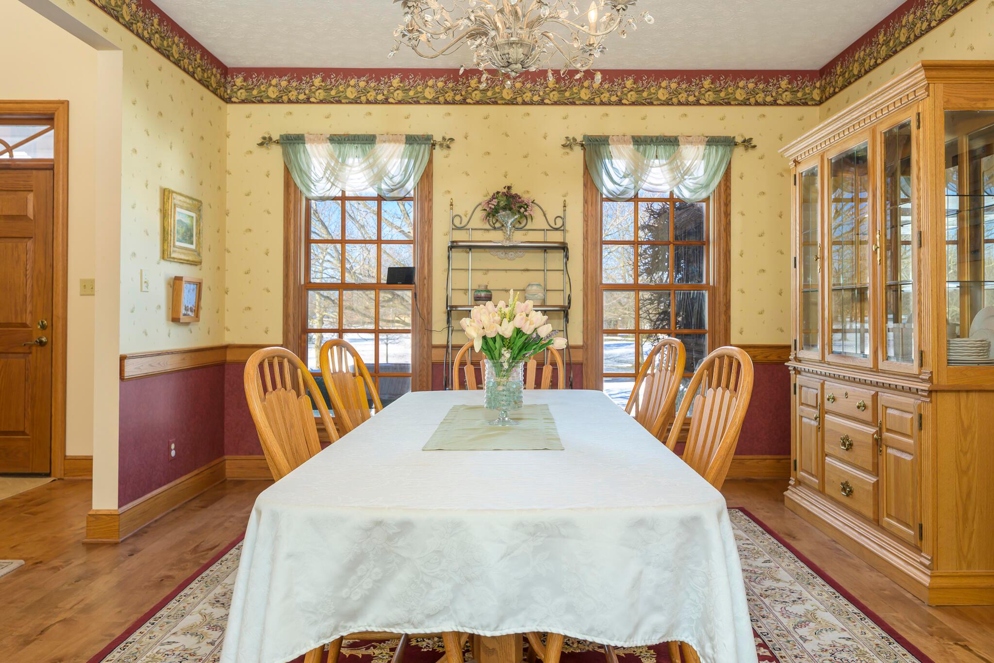 736 Arlington Road Property Photo 4