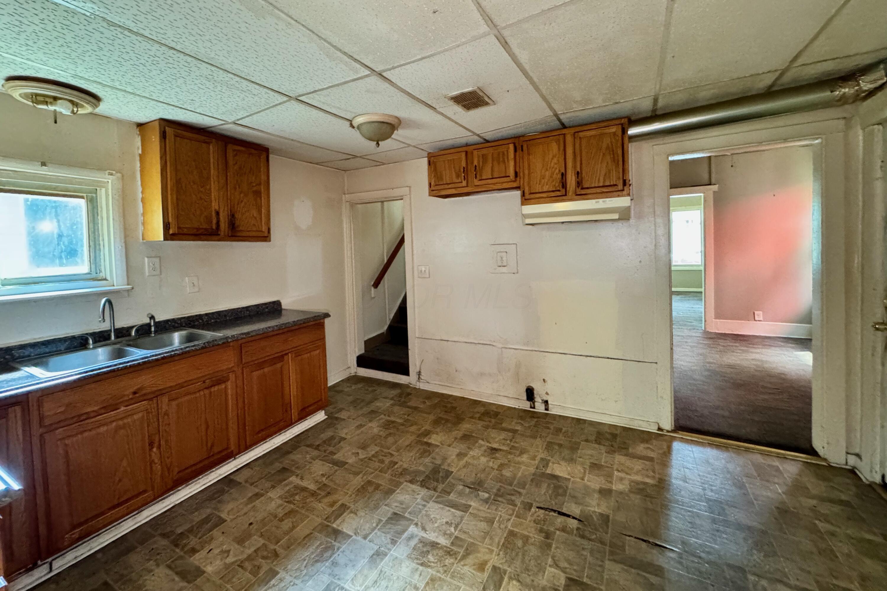 211 E Central Avenue Property Photo 3