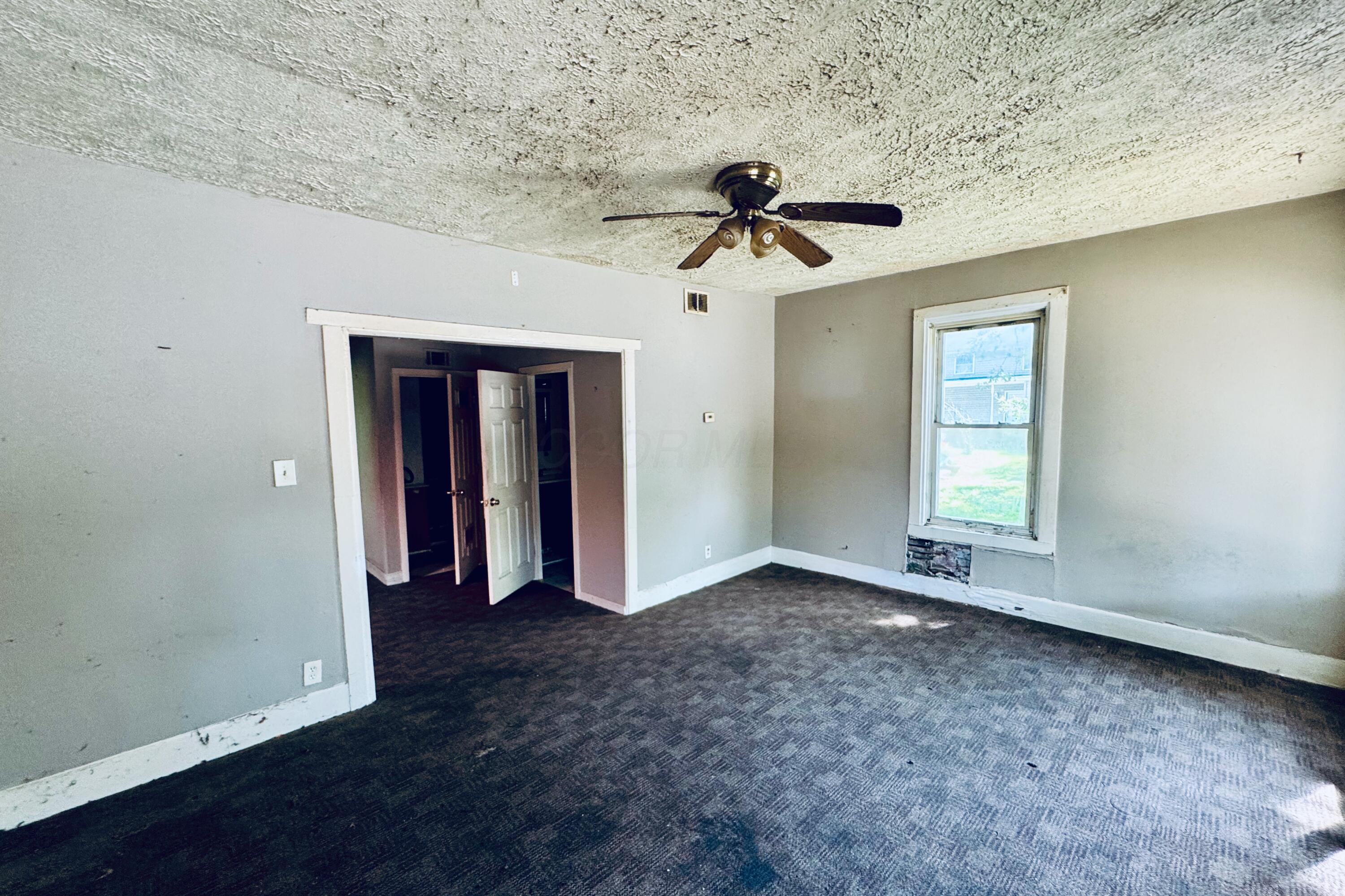 211 E Central Avenue Property Photo 4