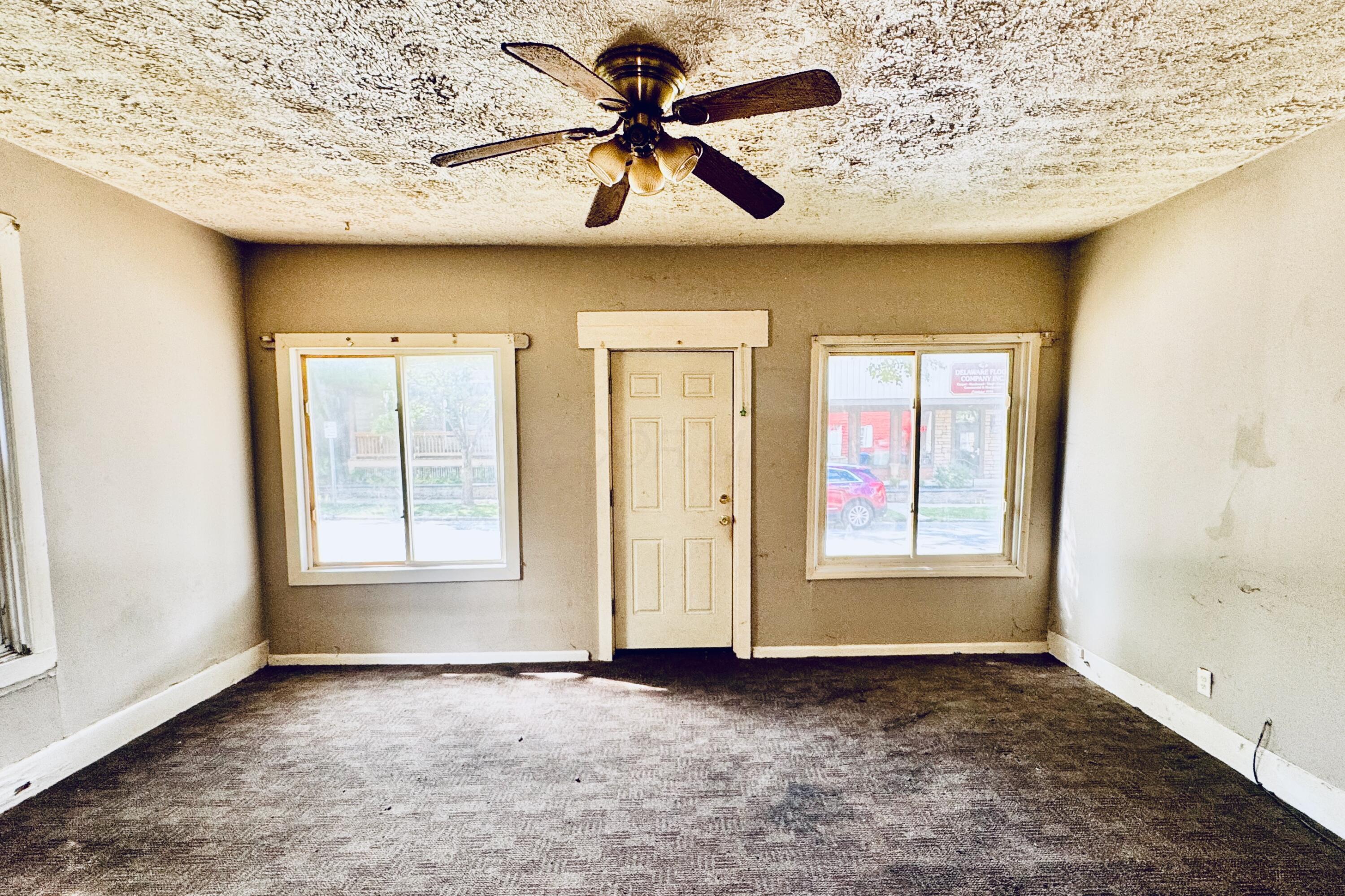 211 E Central Avenue Property Photo 5