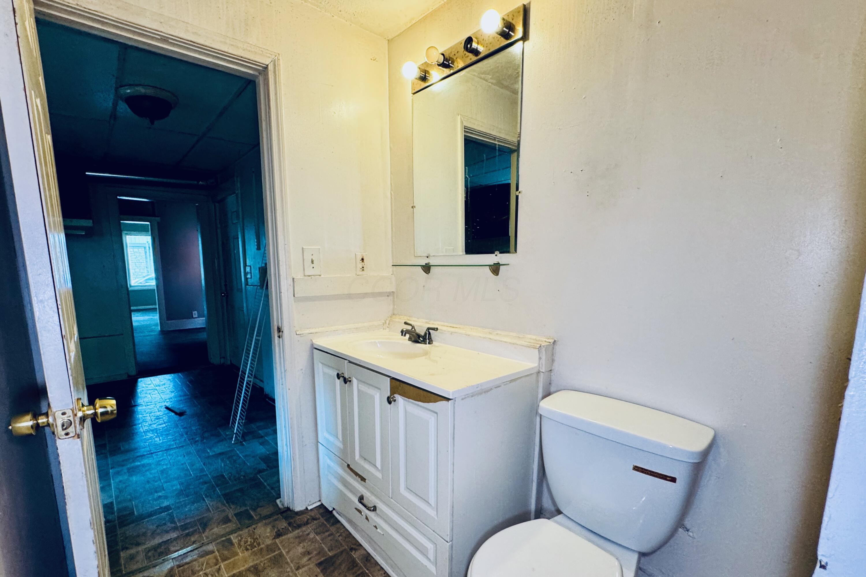 211 E Central Avenue Property Photo 6