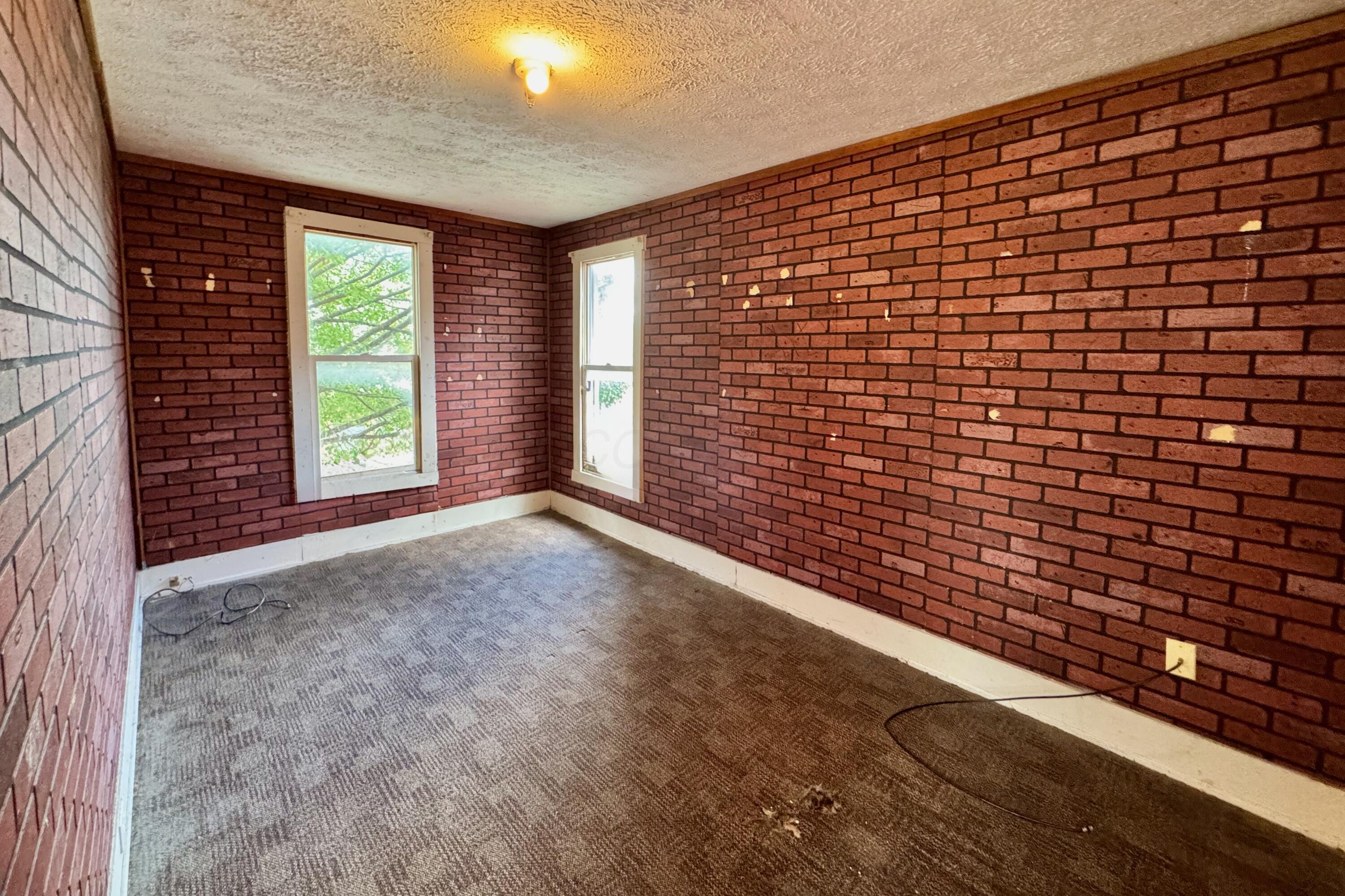 211 E Central Avenue Property Photo 11