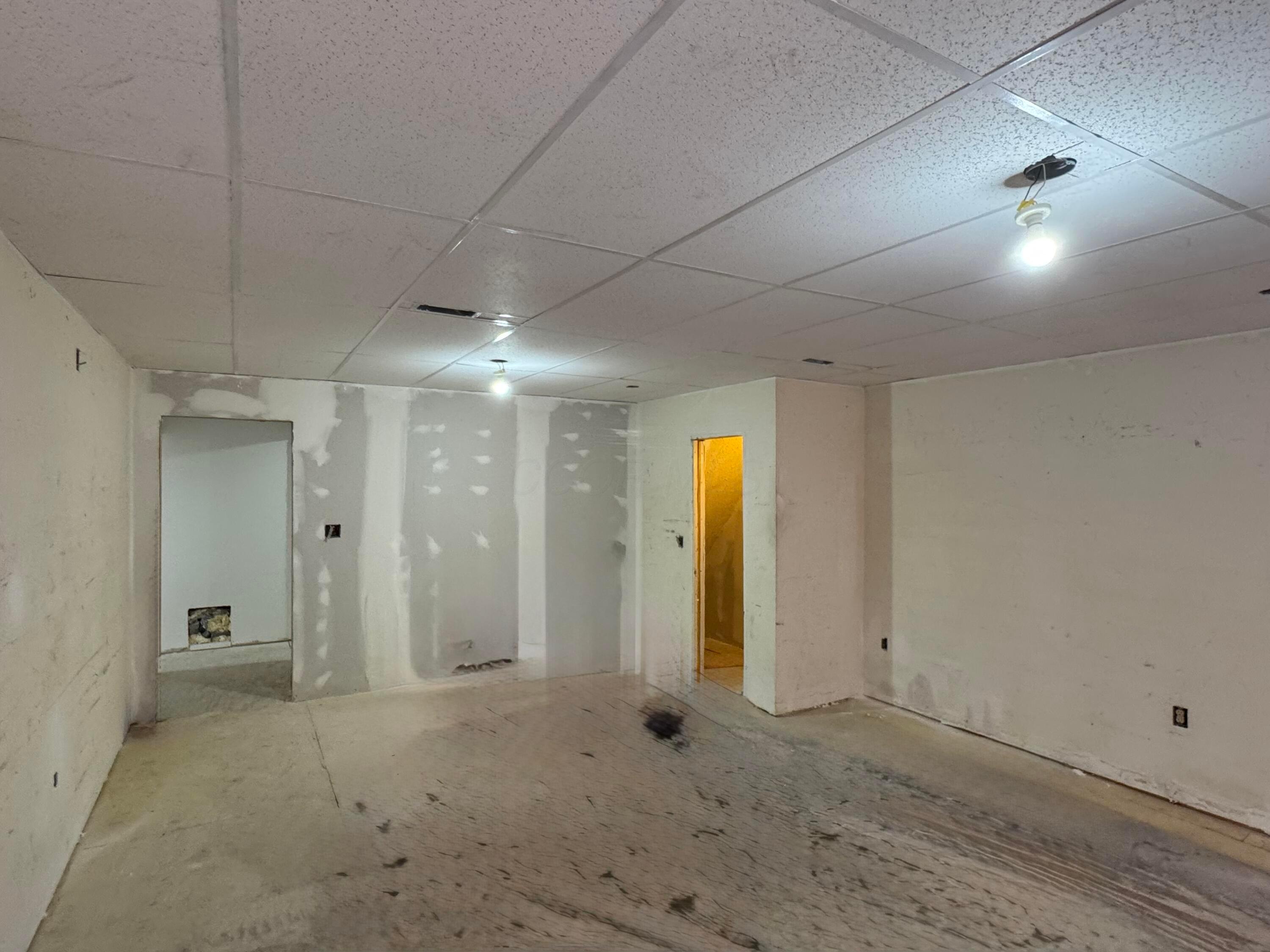 210 E Central Avenue Property Photo 4