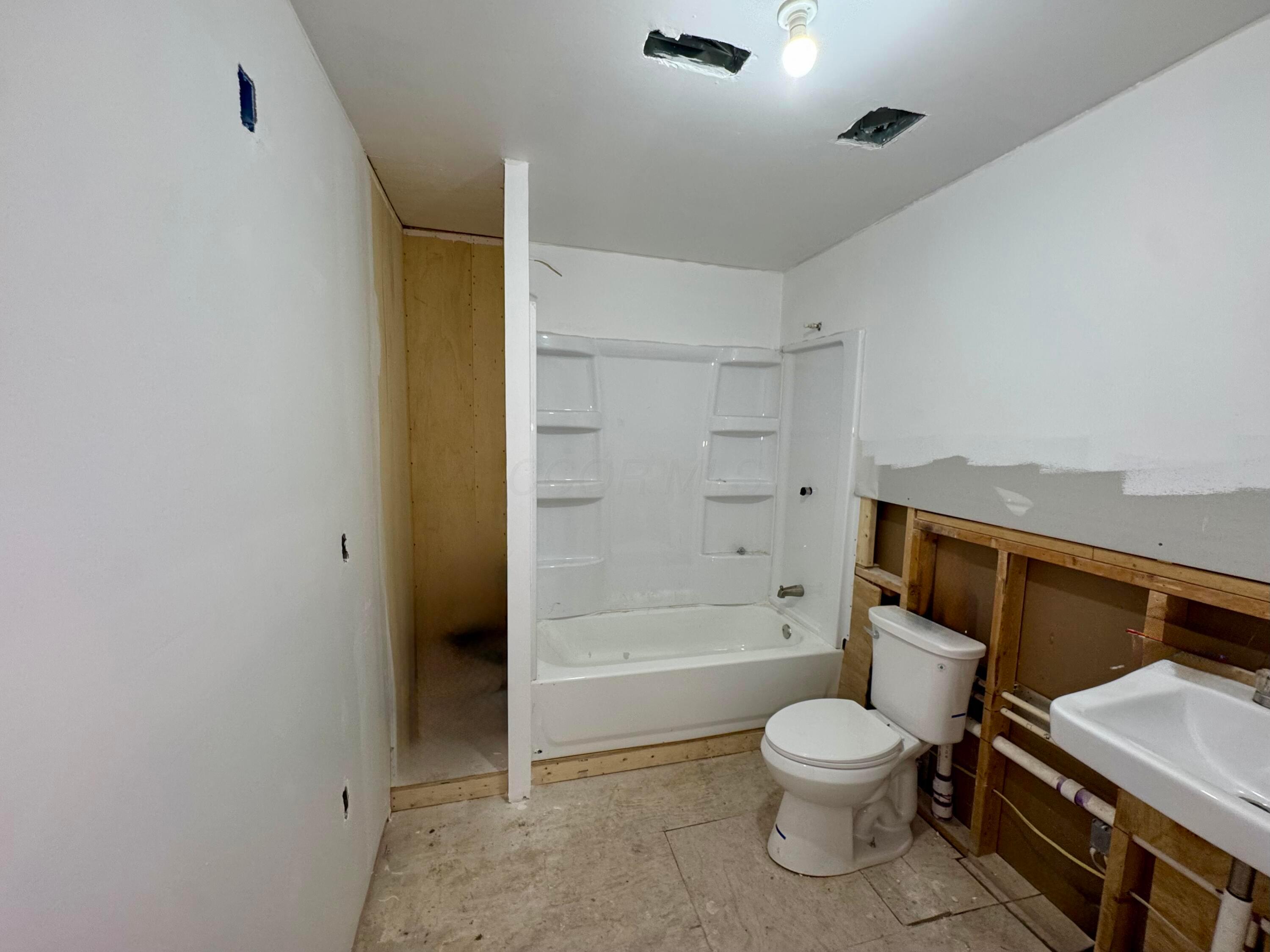 210 E Central Avenue Property Photo 5