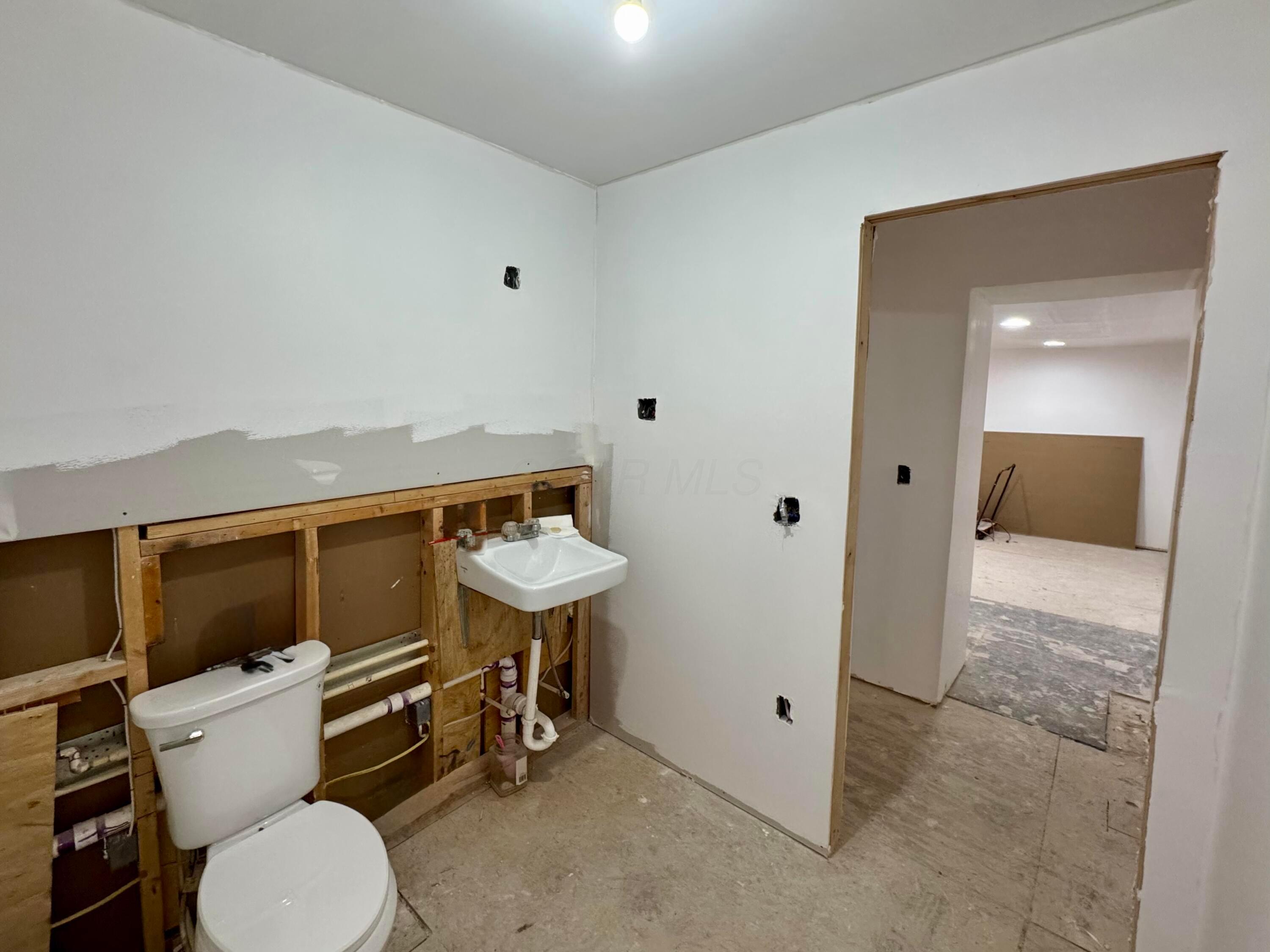 210 E Central Avenue Property Photo 6