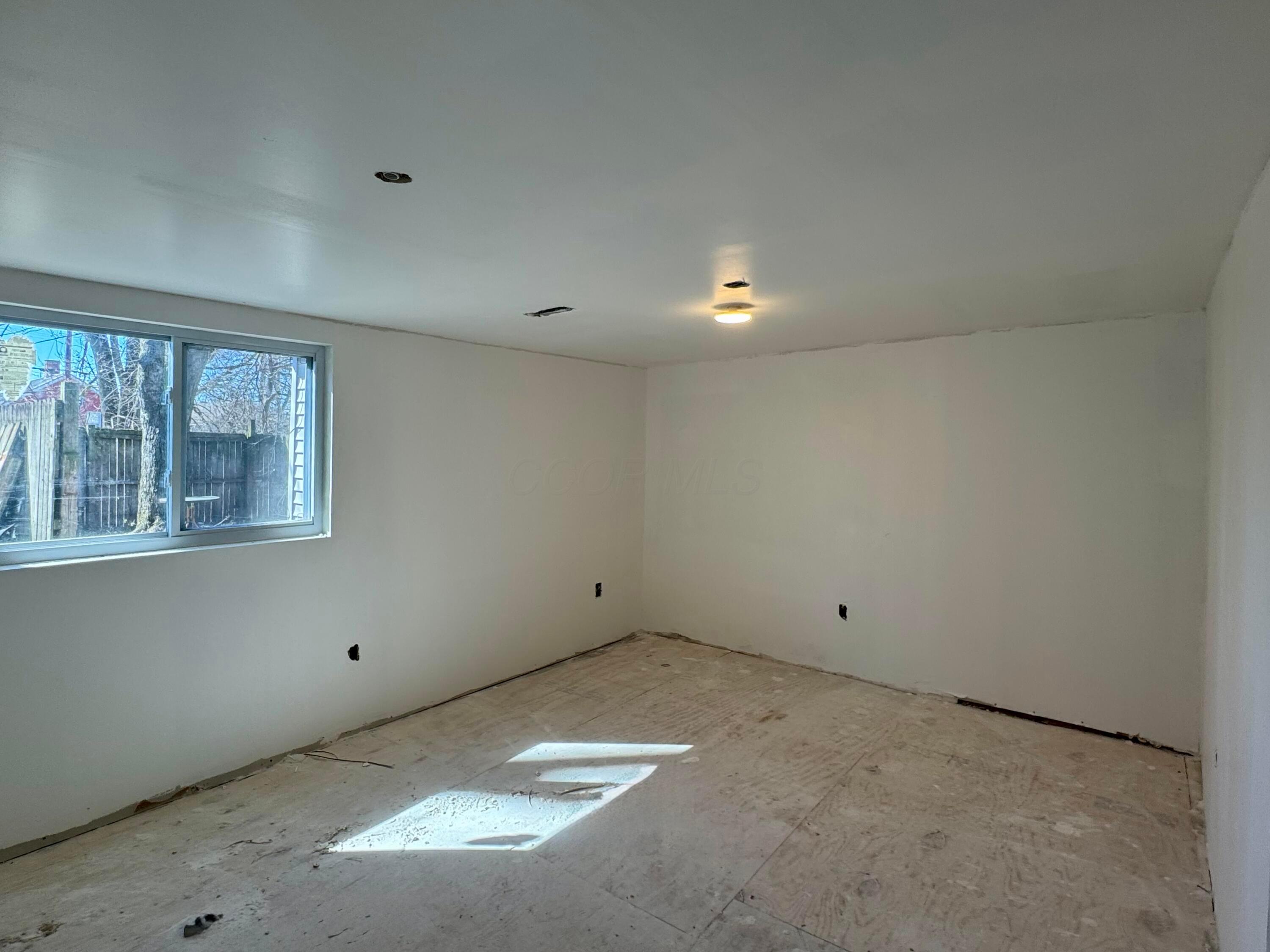210 E Central Avenue Property Photo 10