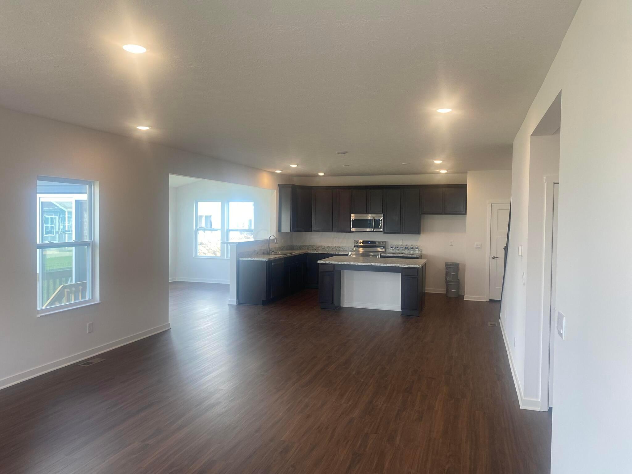 472 Creekside Drive Property Photo 3