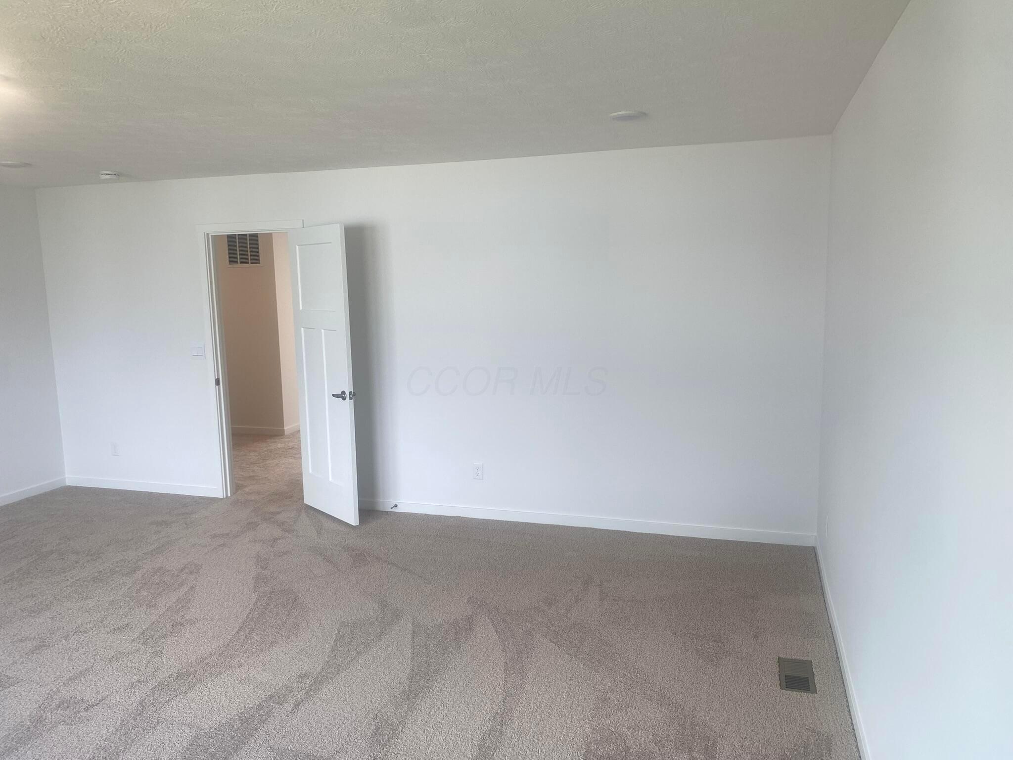 472 Creekside Drive Property Photo 7